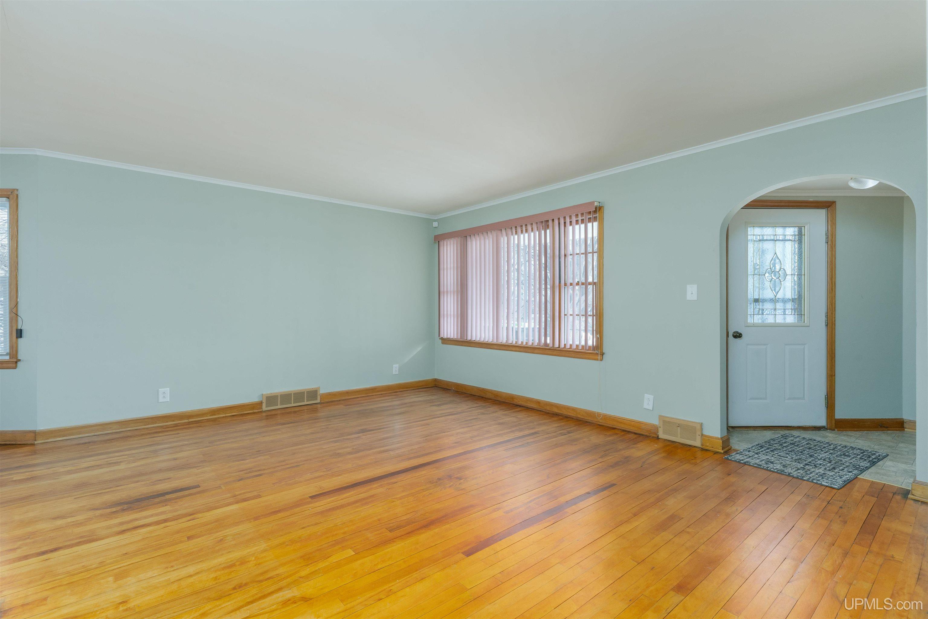27 N 9th Avenue, Iron River, MI, 49935