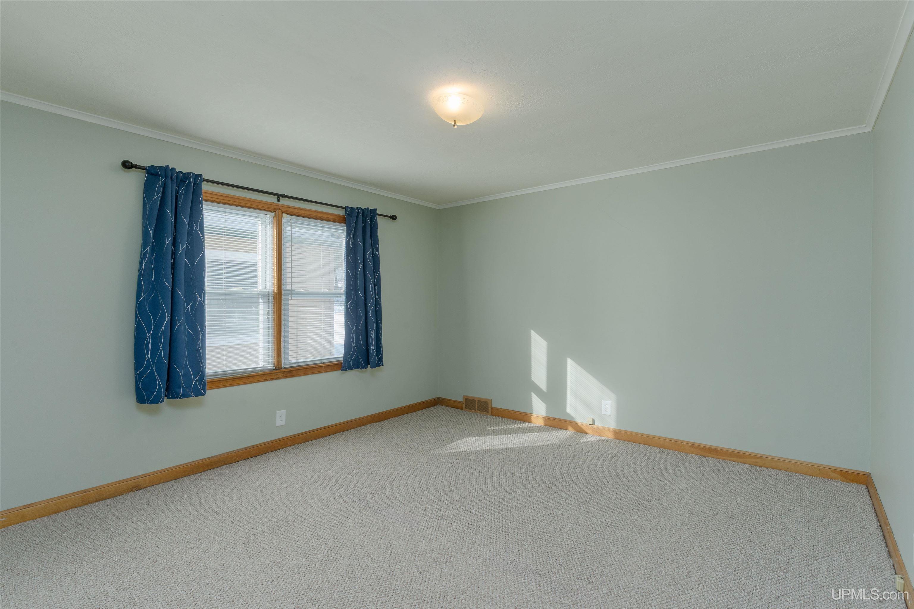 27 N 9th Avenue, Iron River, MI, 49935