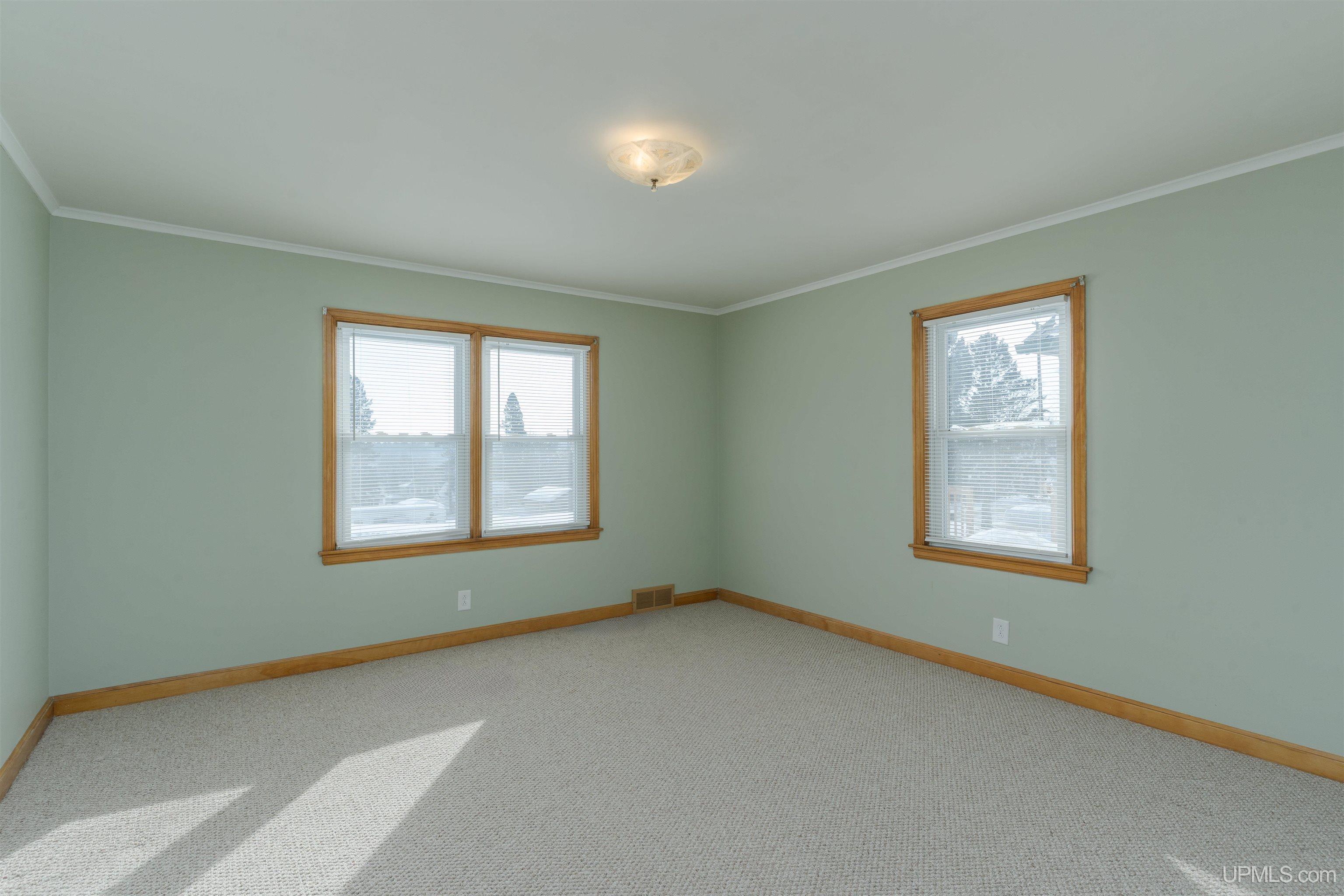 27 N 9th Avenue, Iron River, MI, 49935