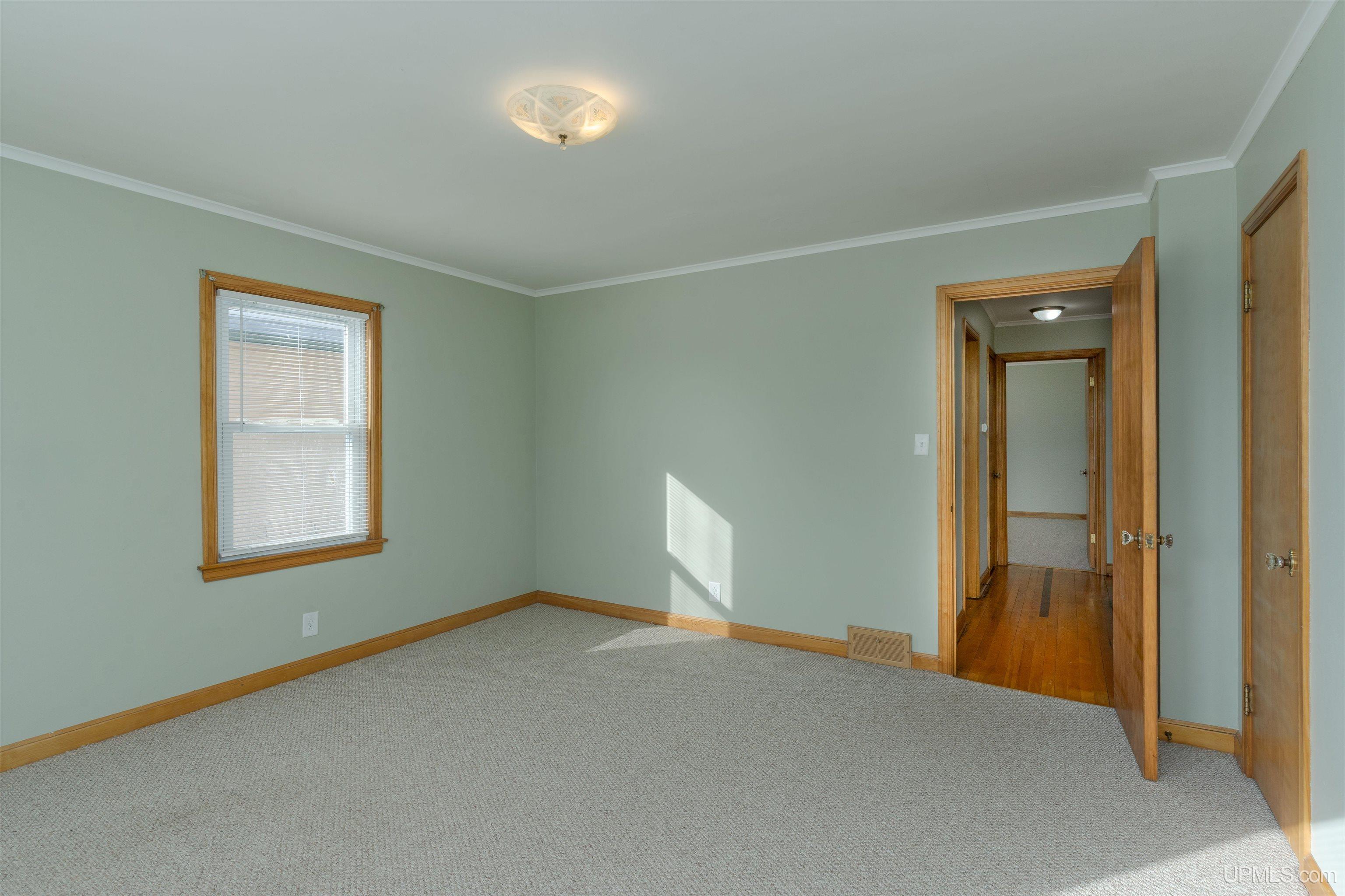 27 N 9th Avenue, Iron River, MI, 49935