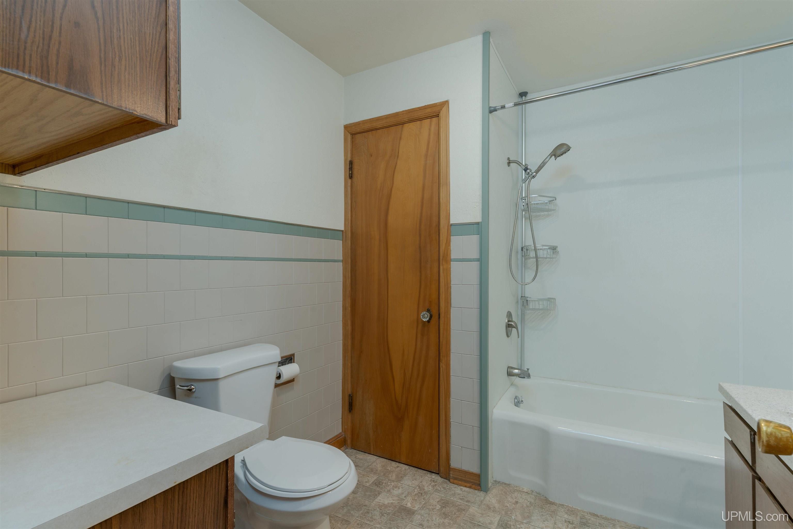 27 N 9th Avenue, Iron River, MI, 49935
