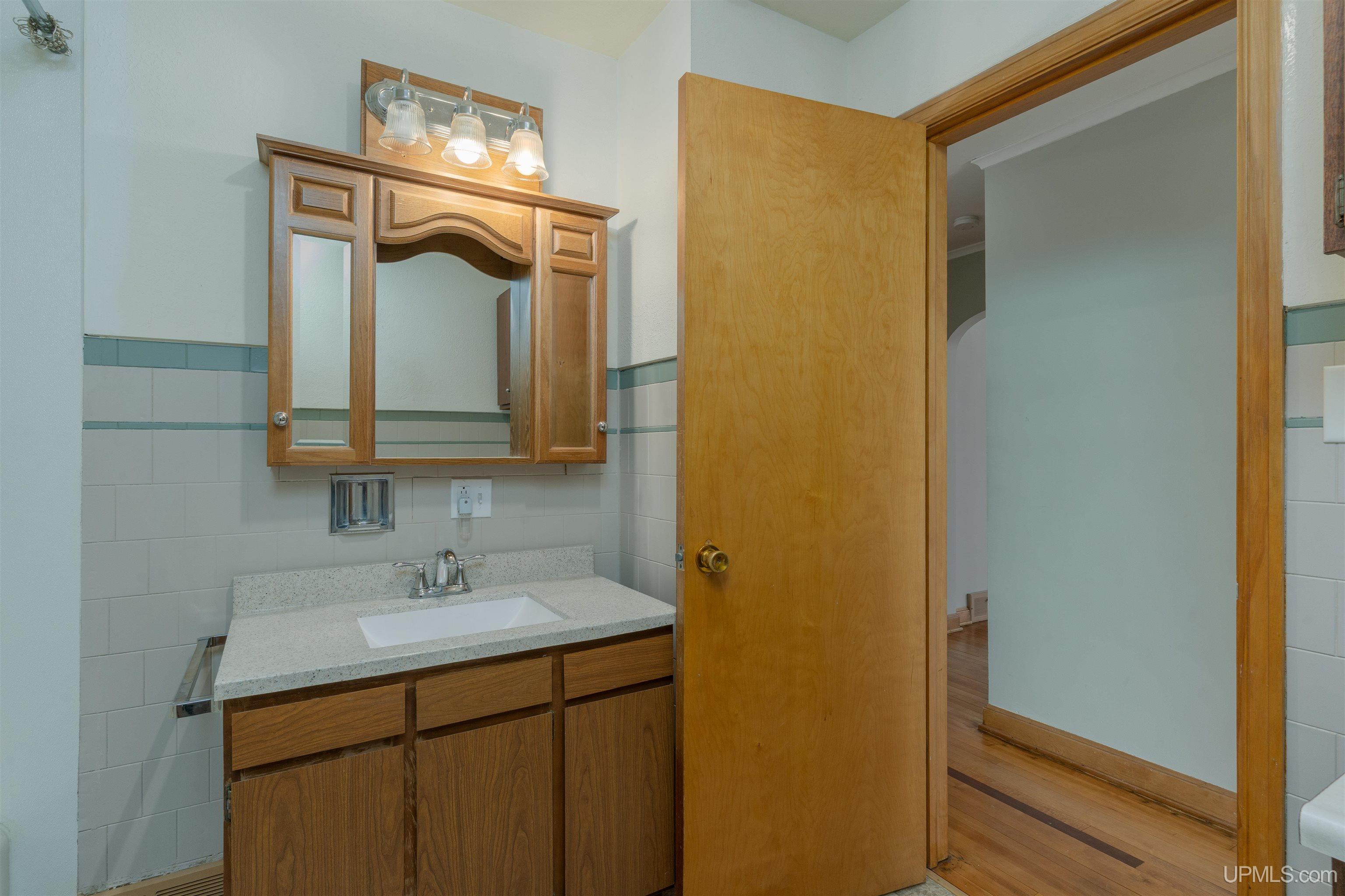 27 N 9th Avenue, Iron River, MI, 49935