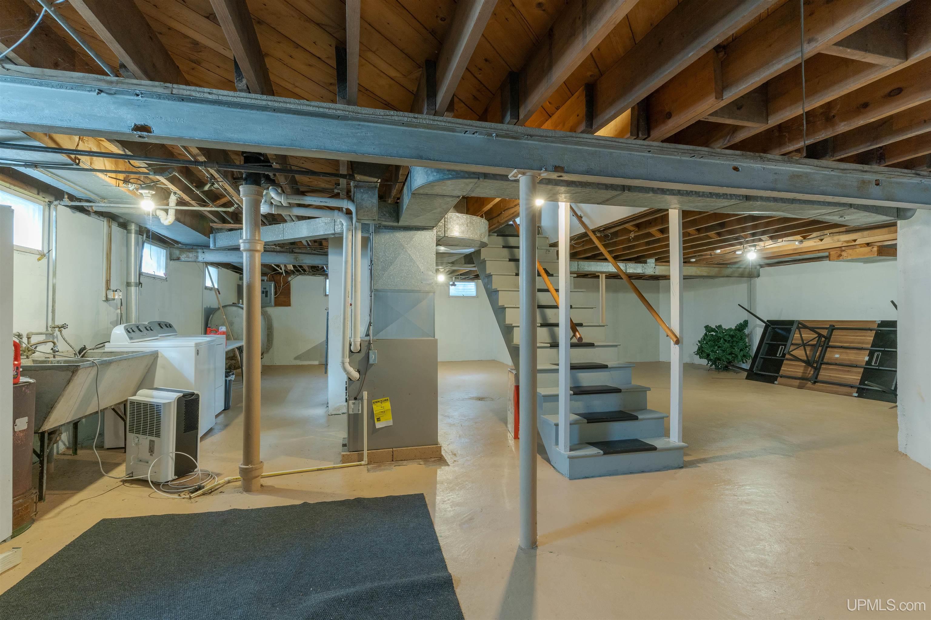 27 N 9th Avenue, Iron River, MI, 49935