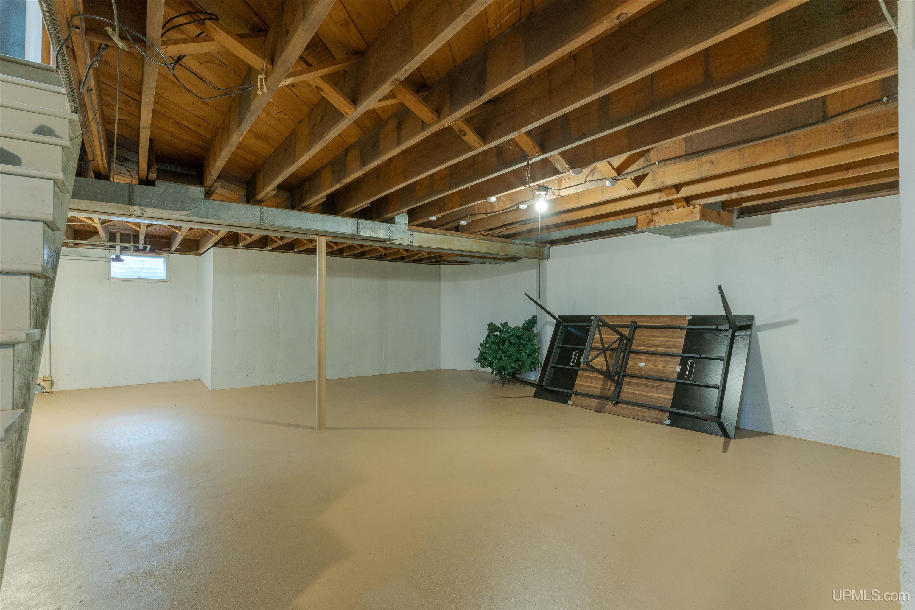 27 N 9th Avenue, Iron River, MI, 49935