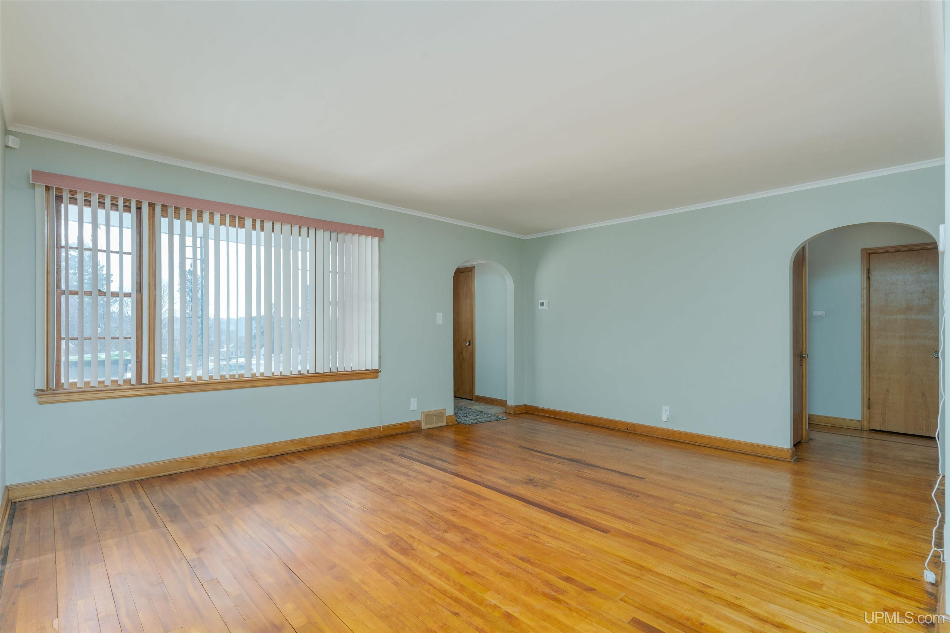 27 N 9th Avenue, Iron River, MI, 49935