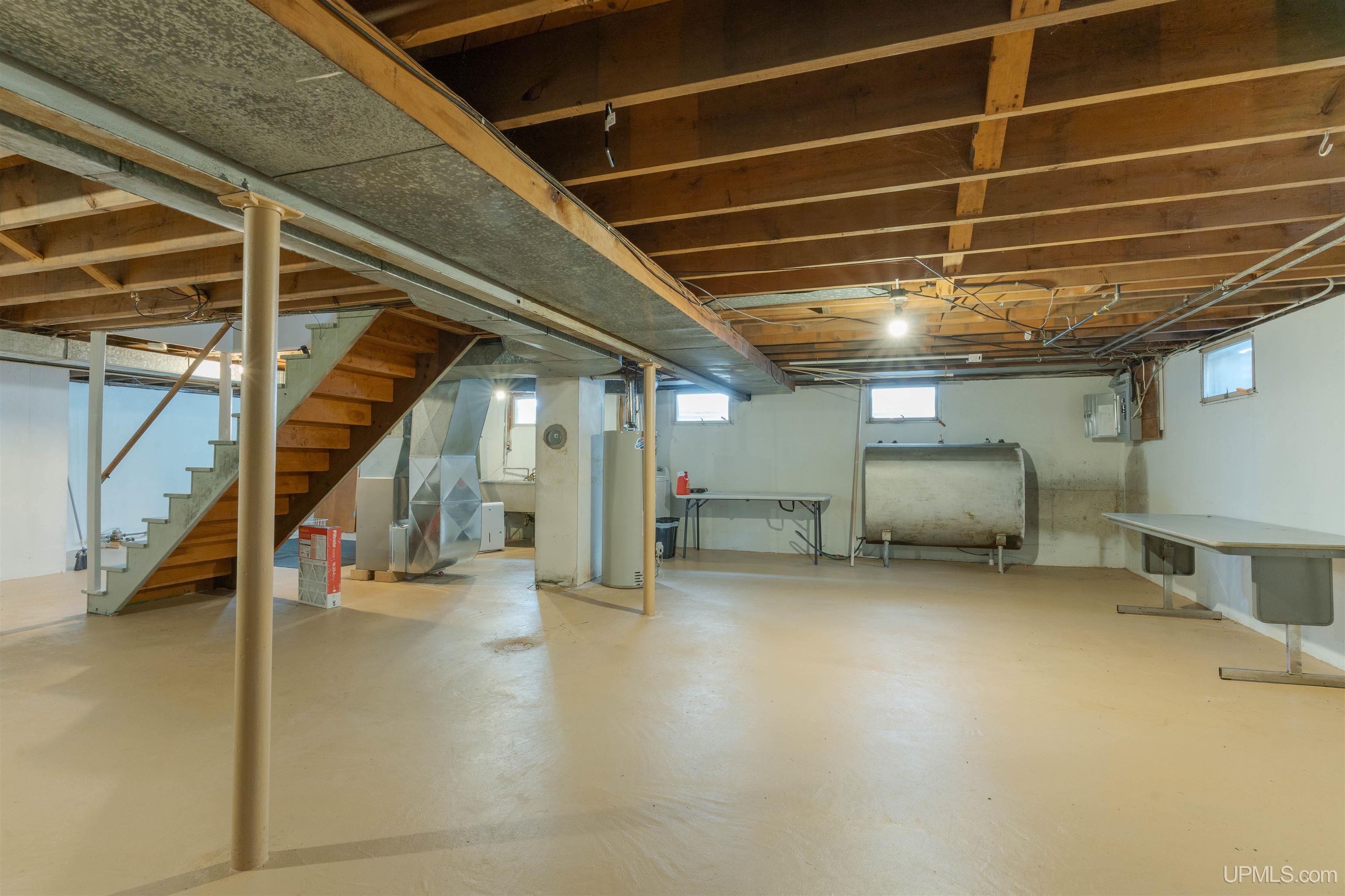 27 N 9th Avenue, Iron River, MI, 49935
