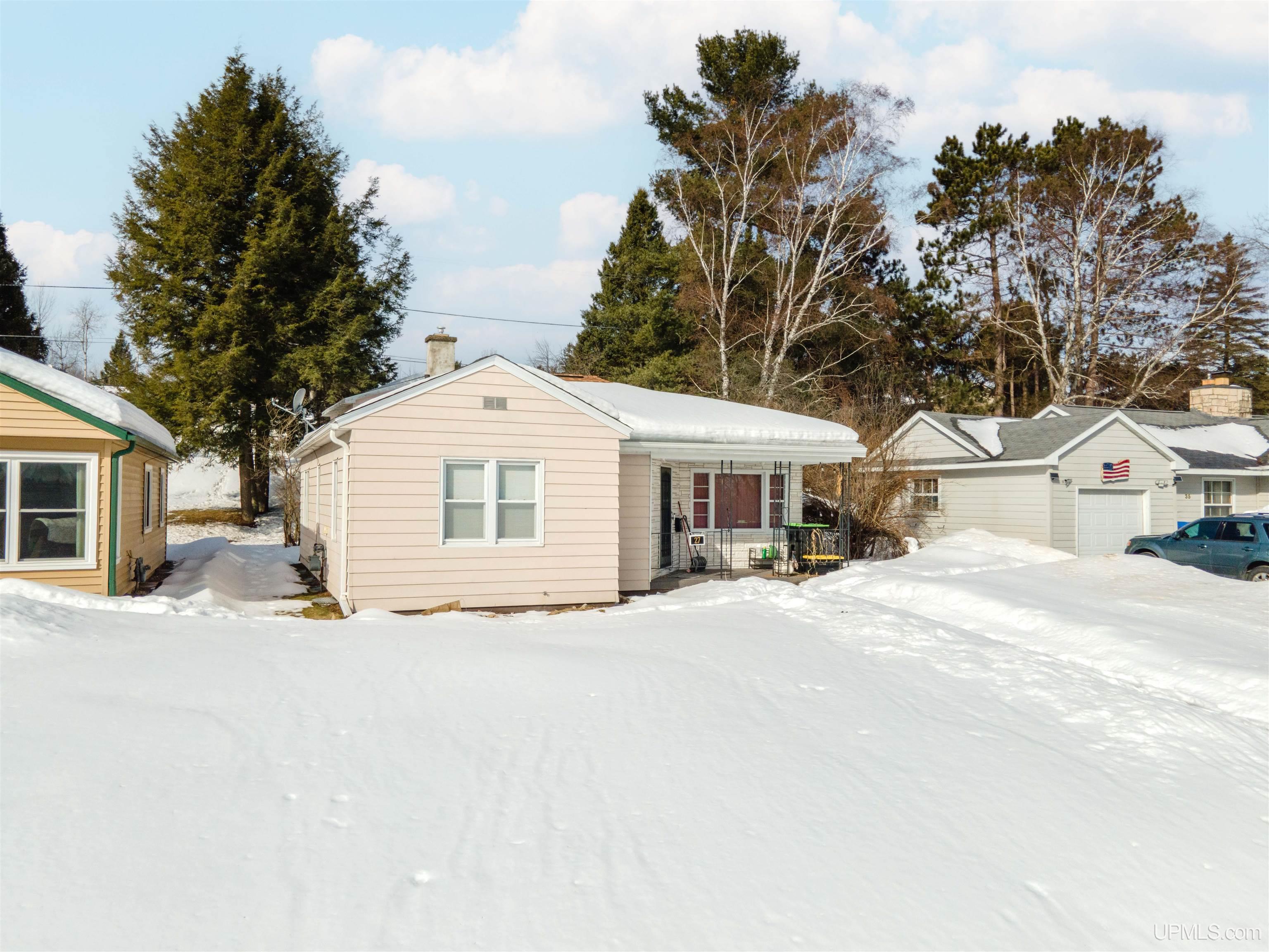 27 N 9th Avenue, Iron River, MI, 49935