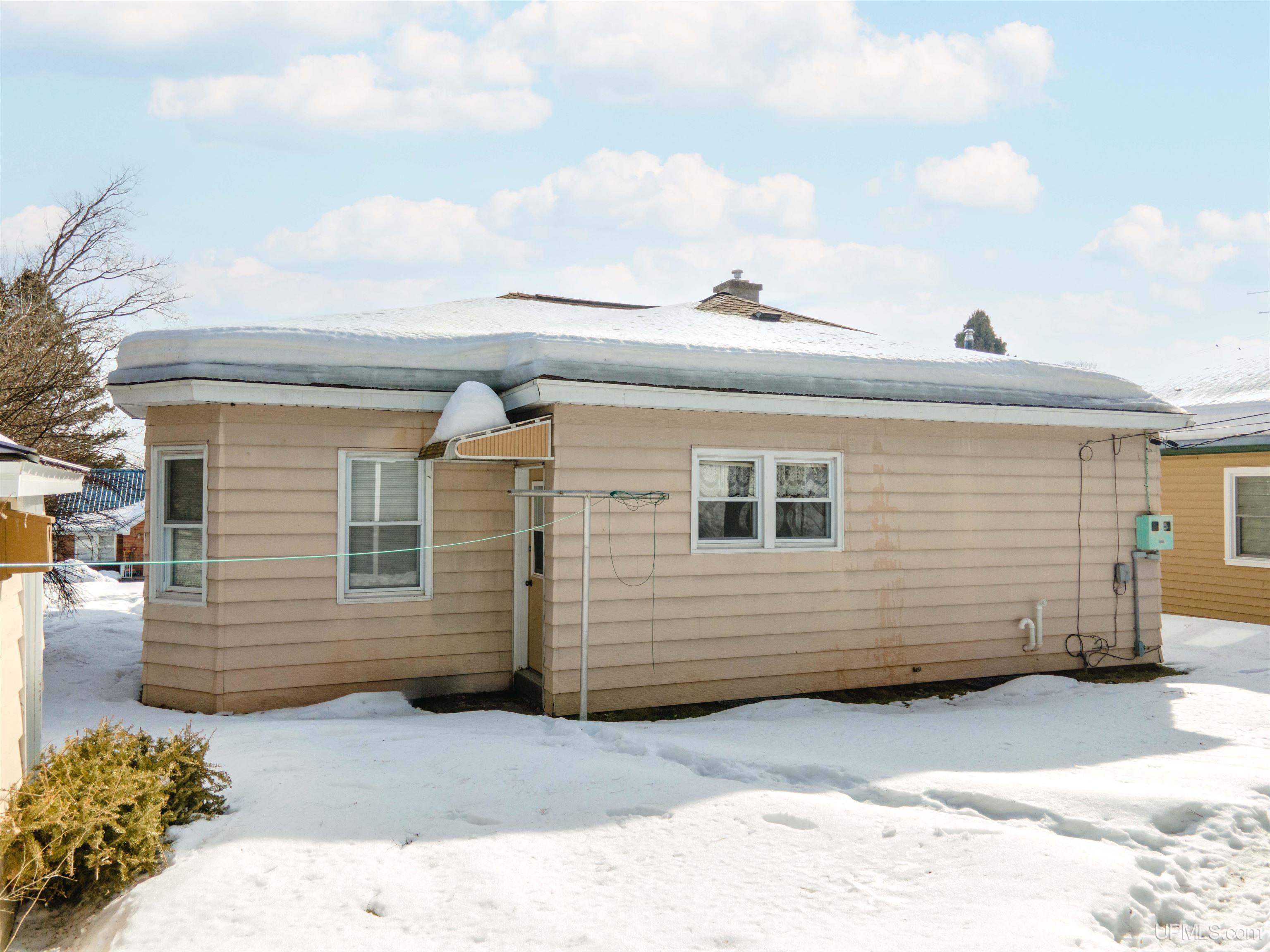 27 N 9th Avenue, Iron River, MI, 49935