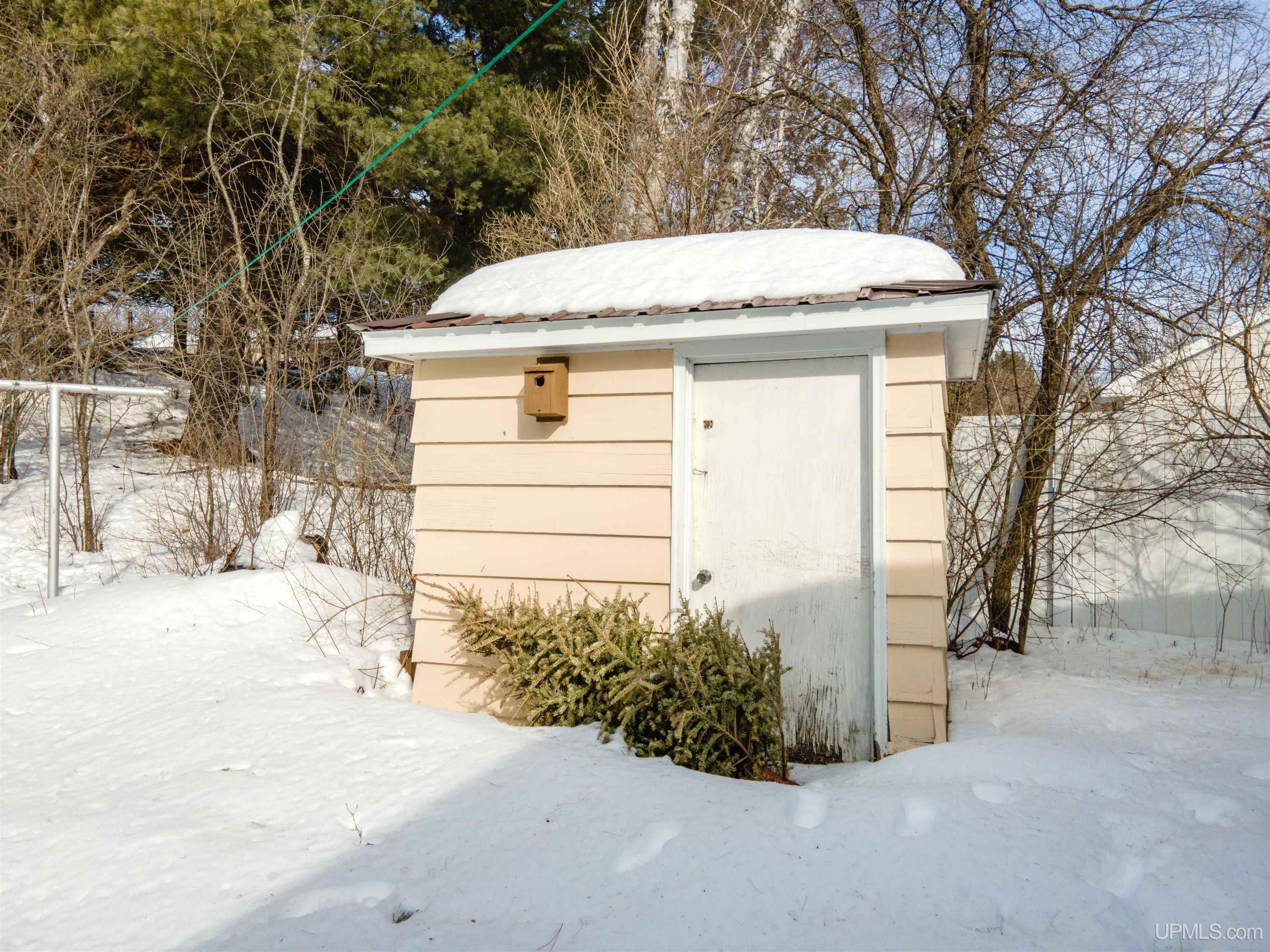 27 N 9th Avenue, Iron River, MI, 49935