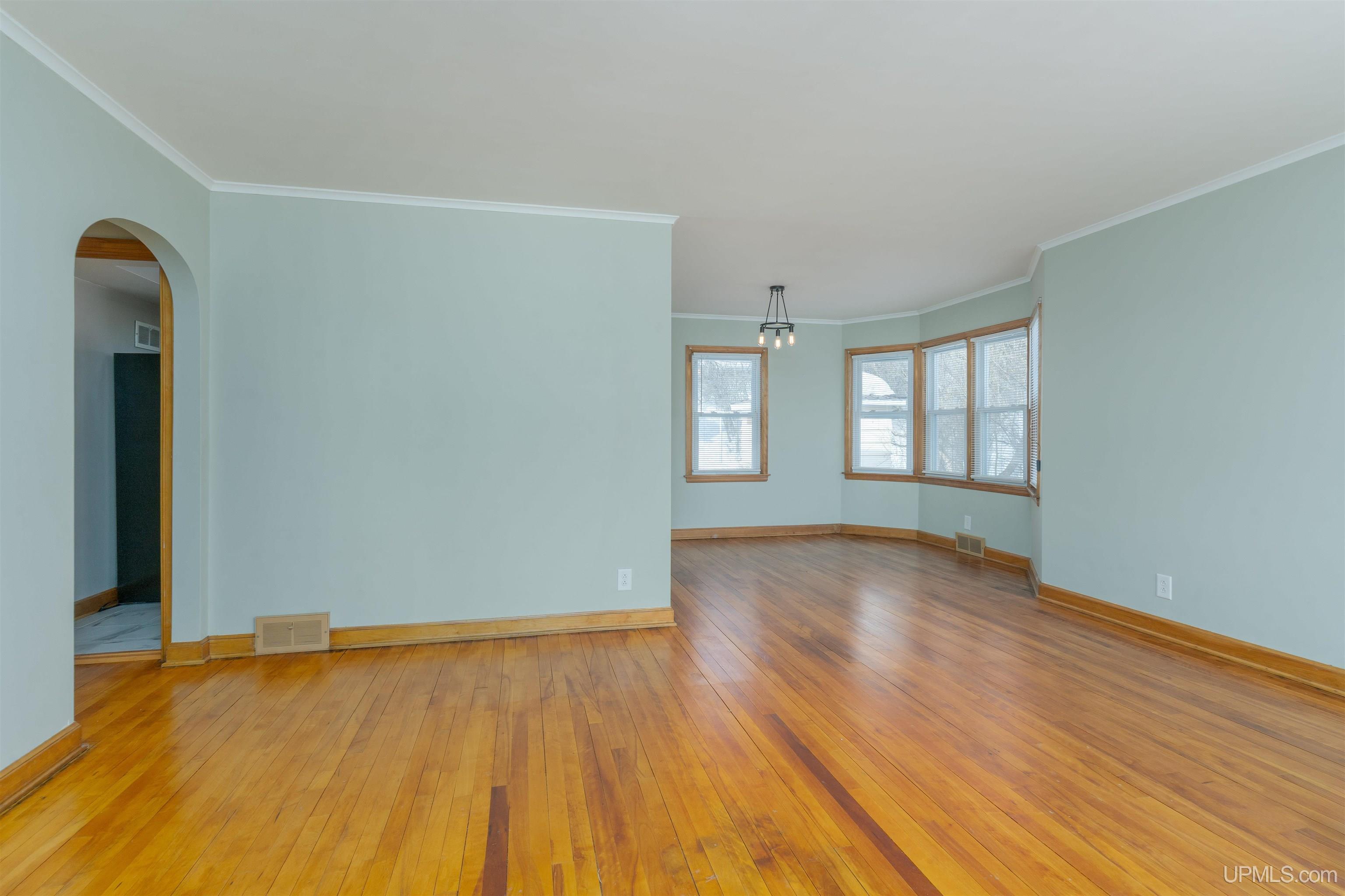 27 N 9th Avenue, Iron River, MI, 49935