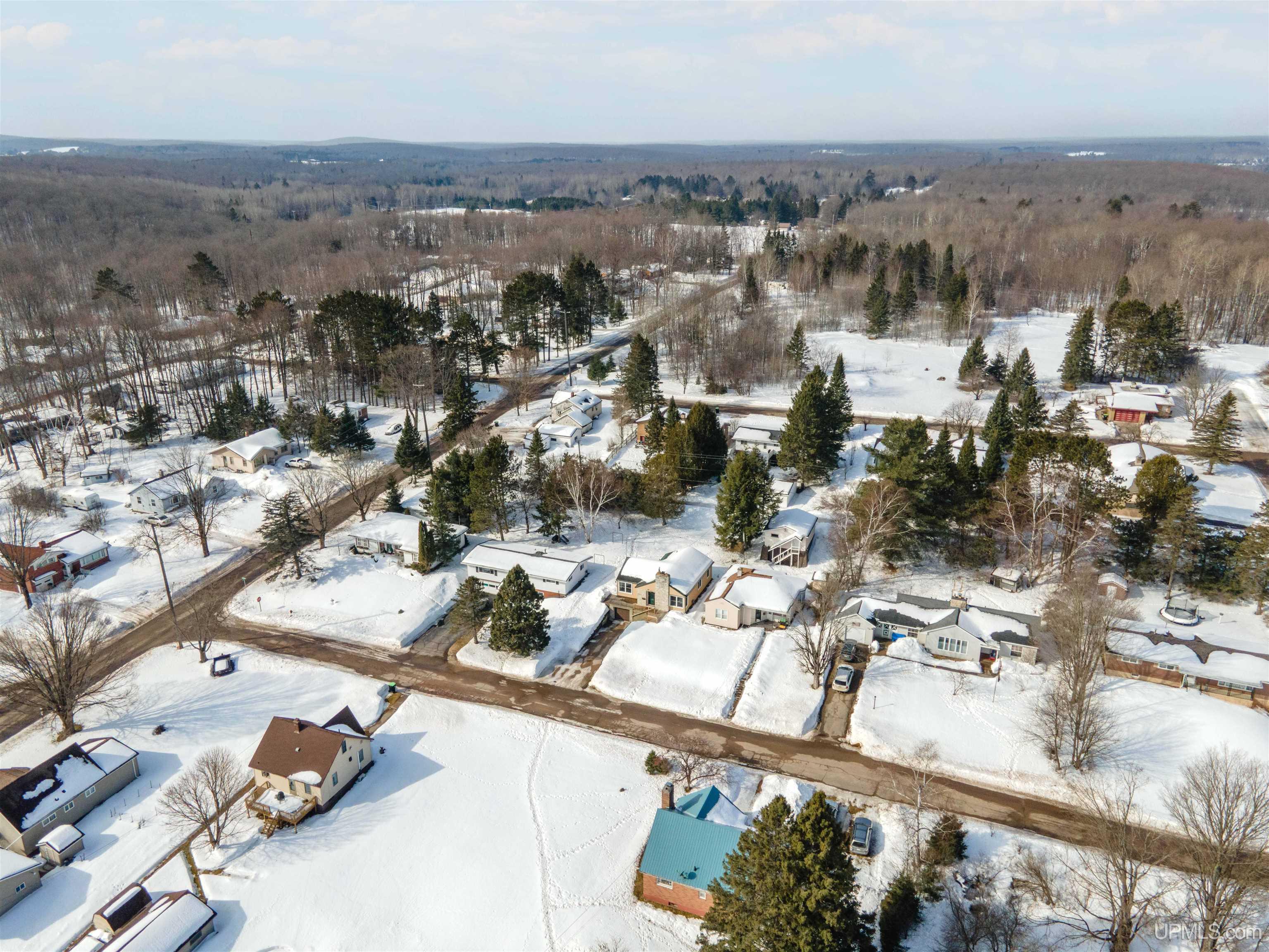 27 N 9th Avenue, Iron River, MI, 49935