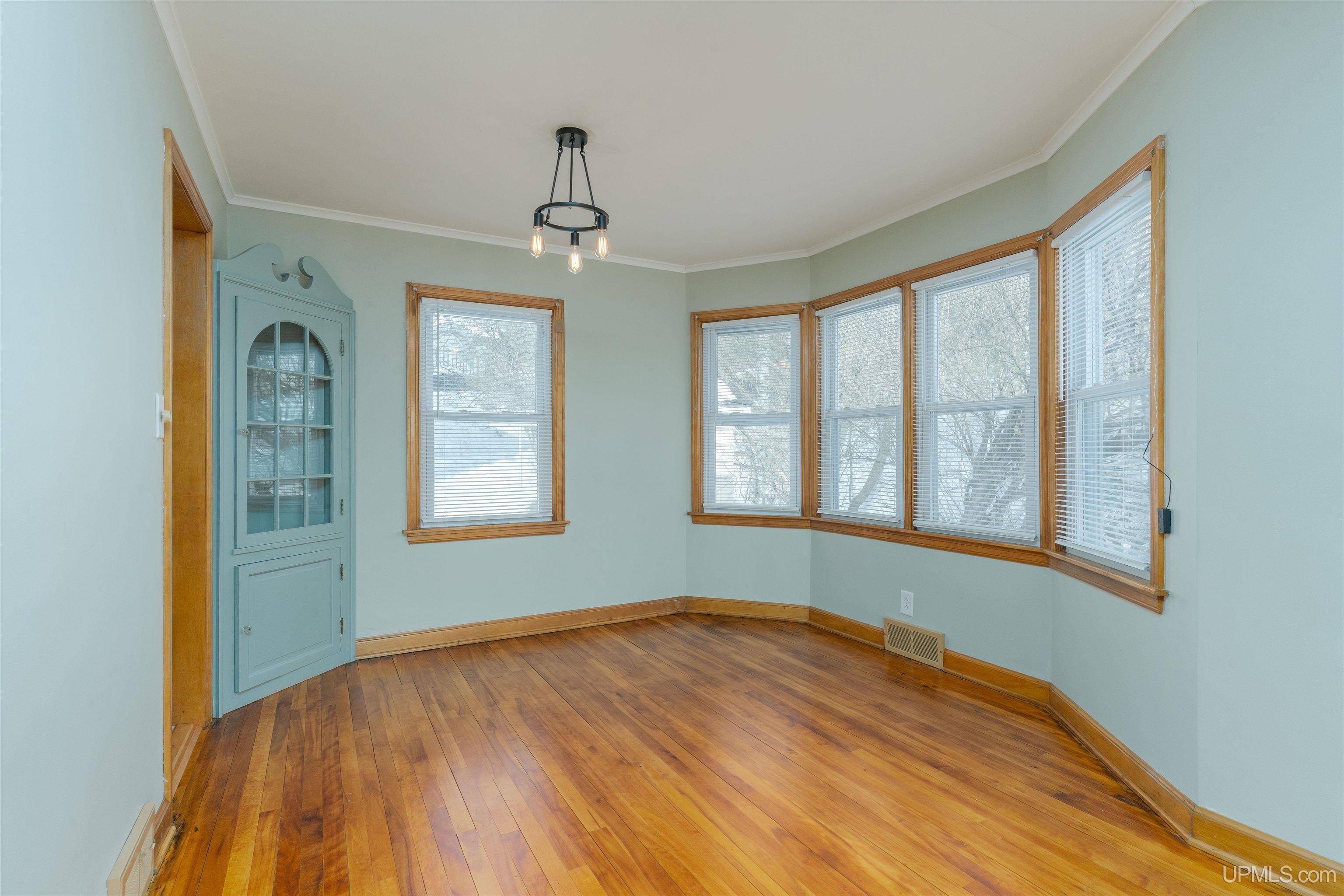 27 N 9th Avenue, Iron River, MI, 49935