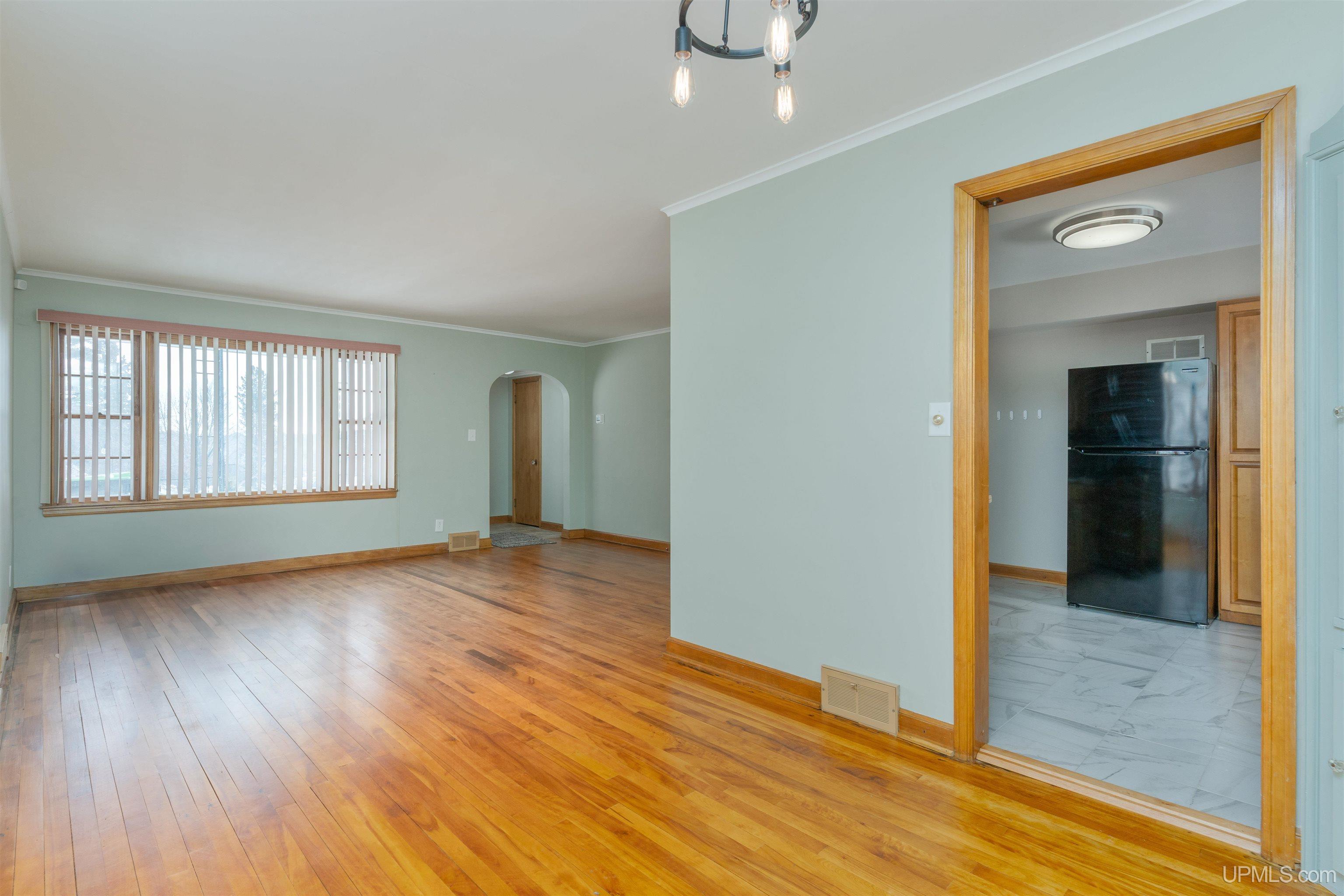 27 N 9th Avenue, Iron River, MI, 49935