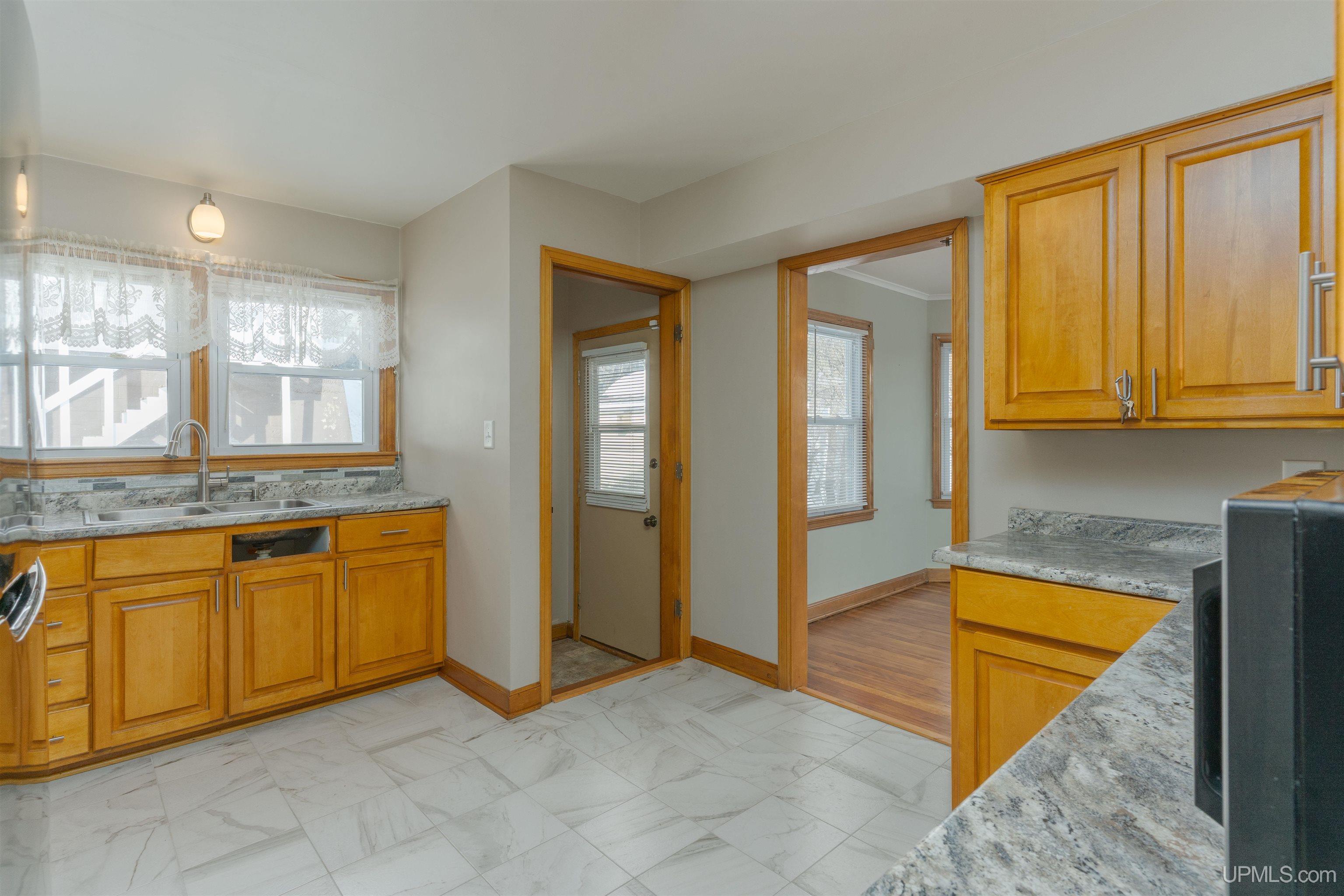 27 N 9th Avenue, Iron River, MI, 49935