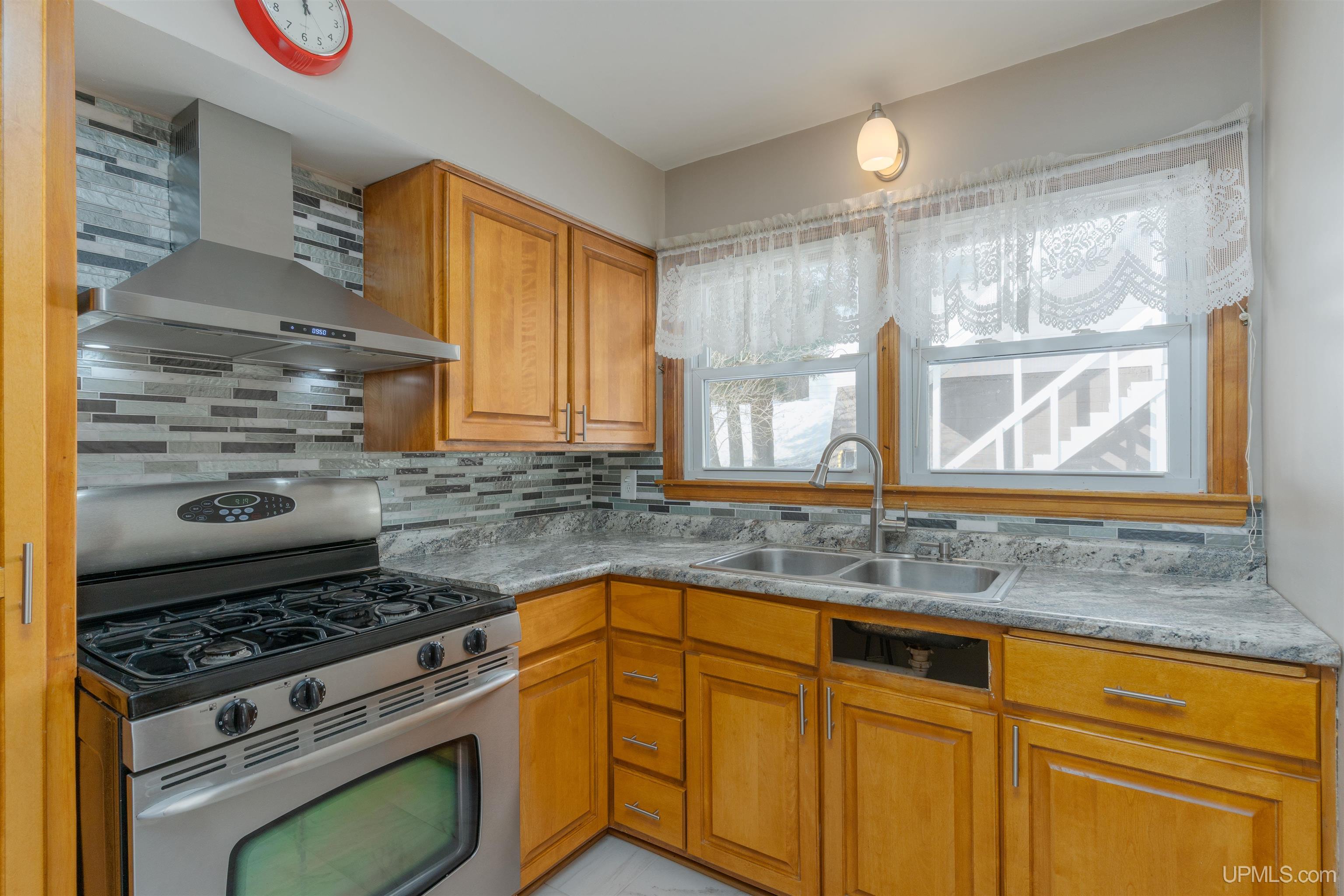 27 N 9th Avenue, Iron River, MI, 49935