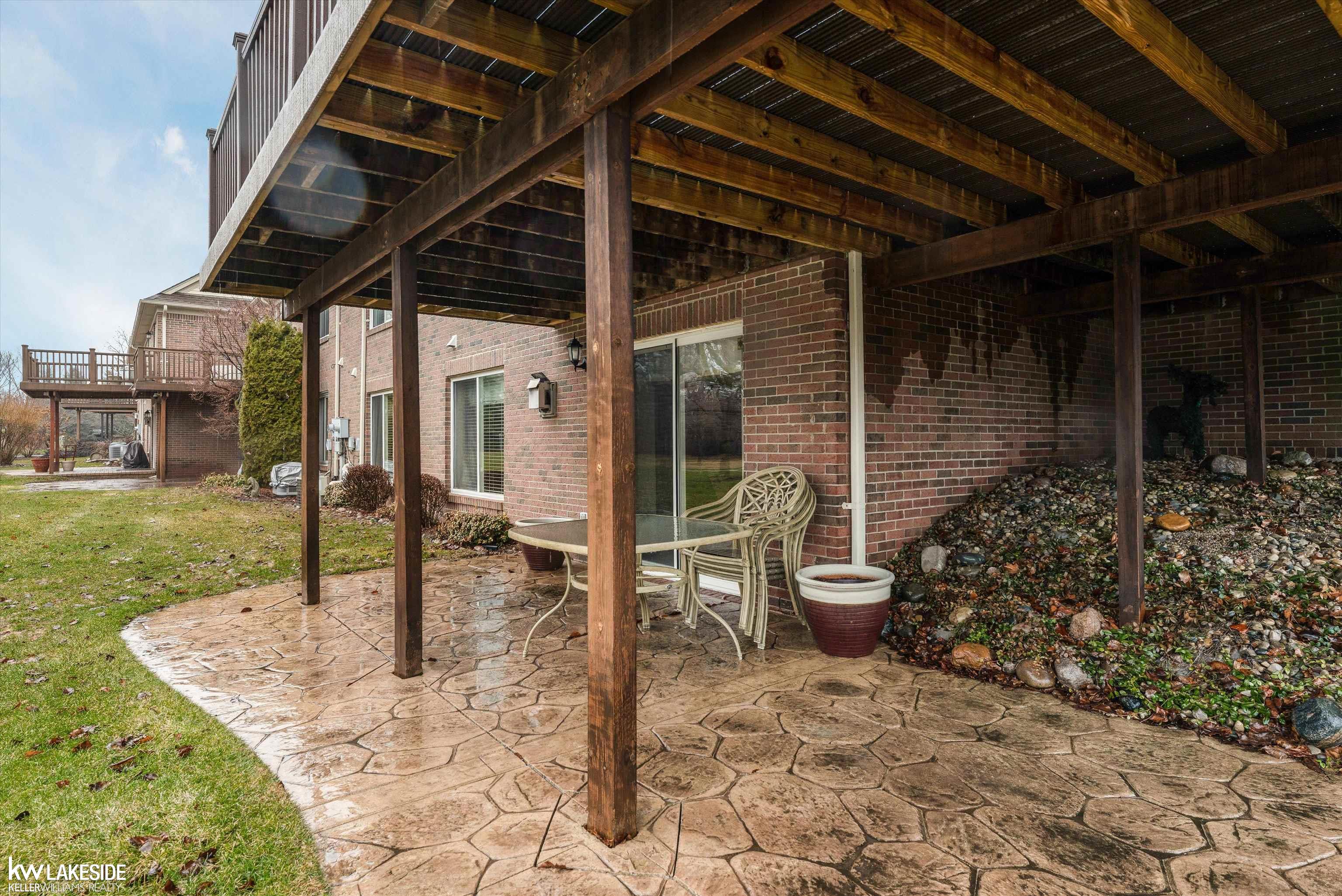 8160 Huntington Ridge Court, Washington, MI, 48094