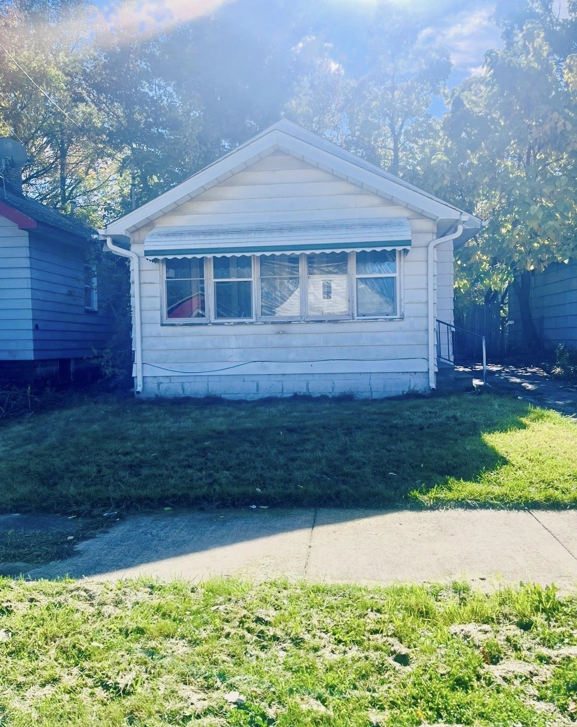 615 Freeman Avenue photo 1