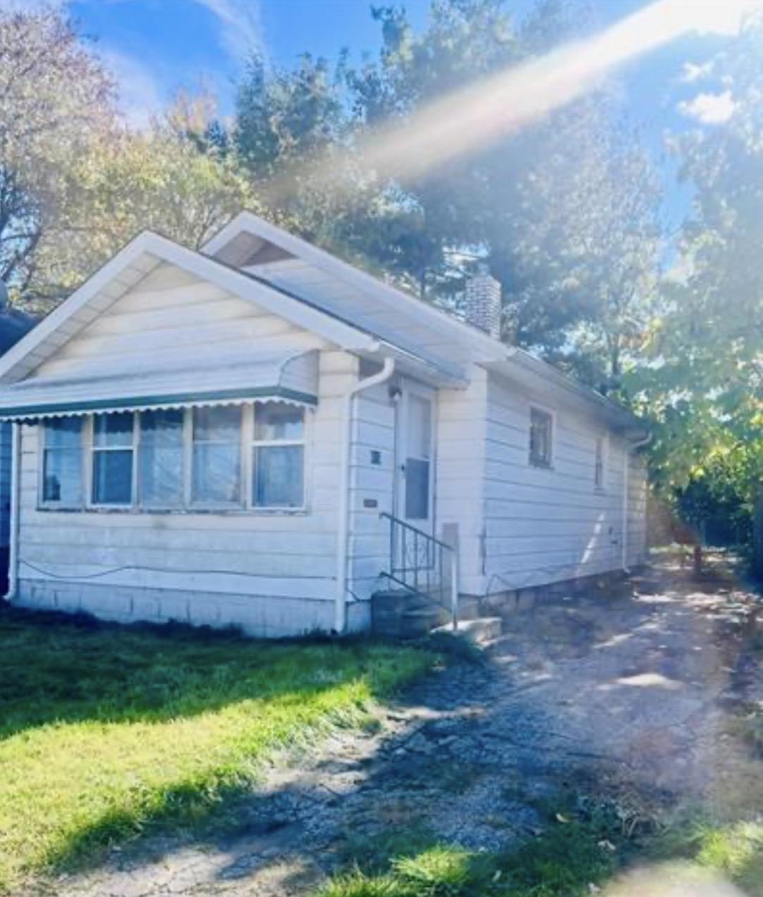 615 Freeman Avenue photo 2