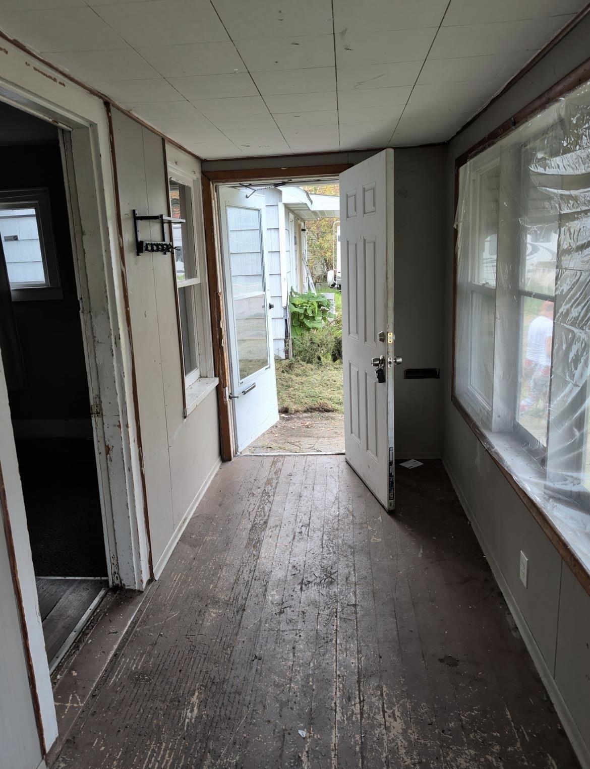 615 Freeman Avenue photo 11