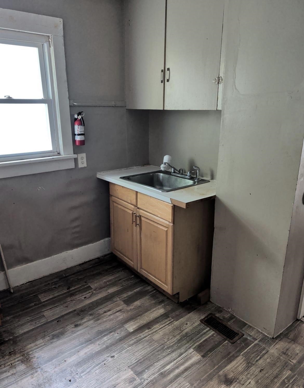 615 Freeman Avenue photo 8