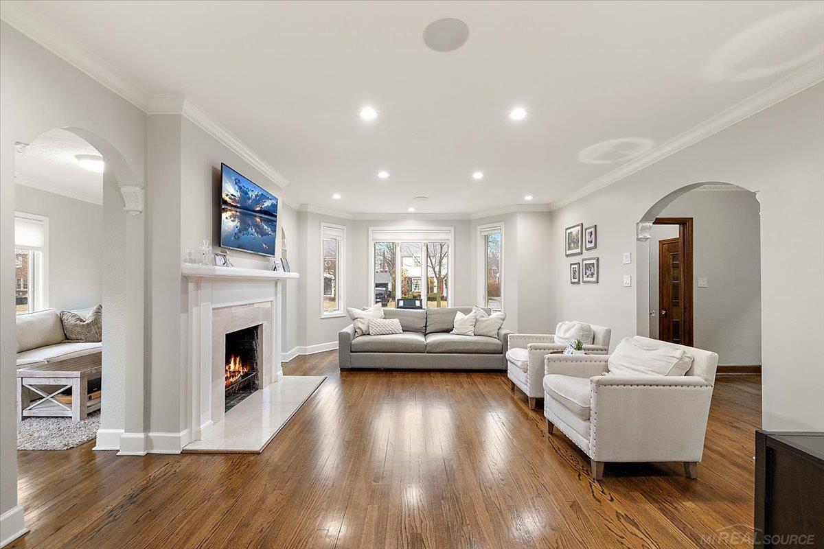 Grosse Pointe, MI, 48230