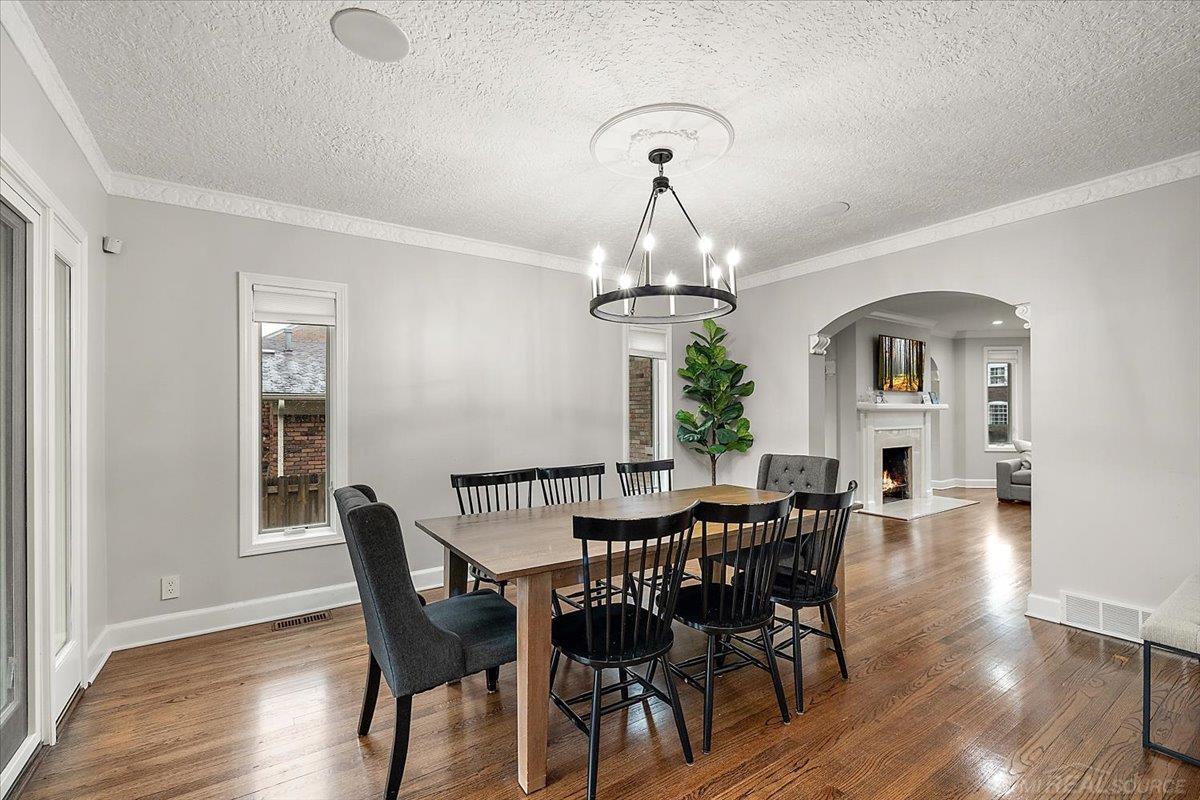 Grosse Pointe, MI, 48230