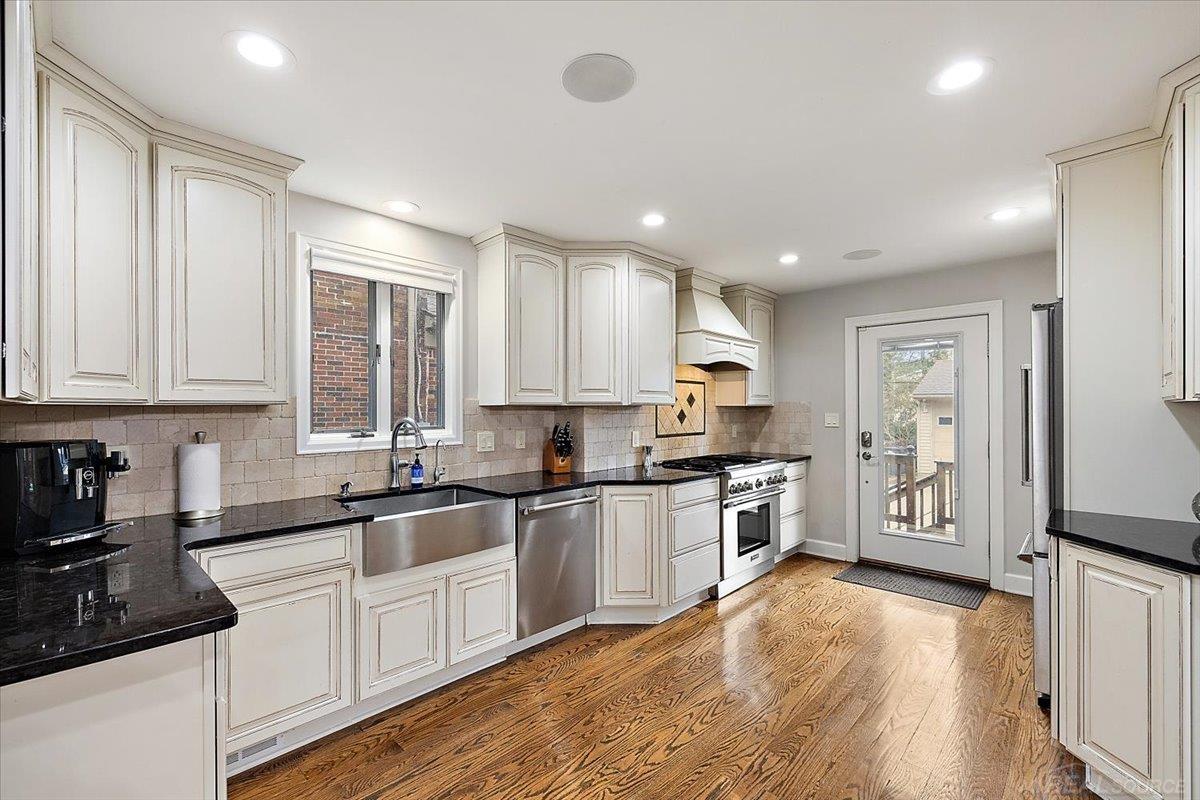 Grosse Pointe, MI, 48230