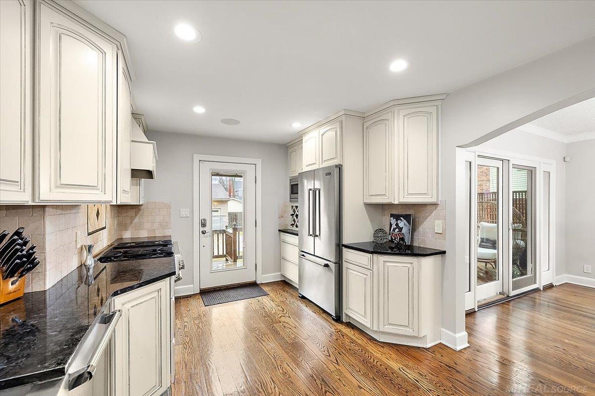 Grosse Pointe, MI, 48230