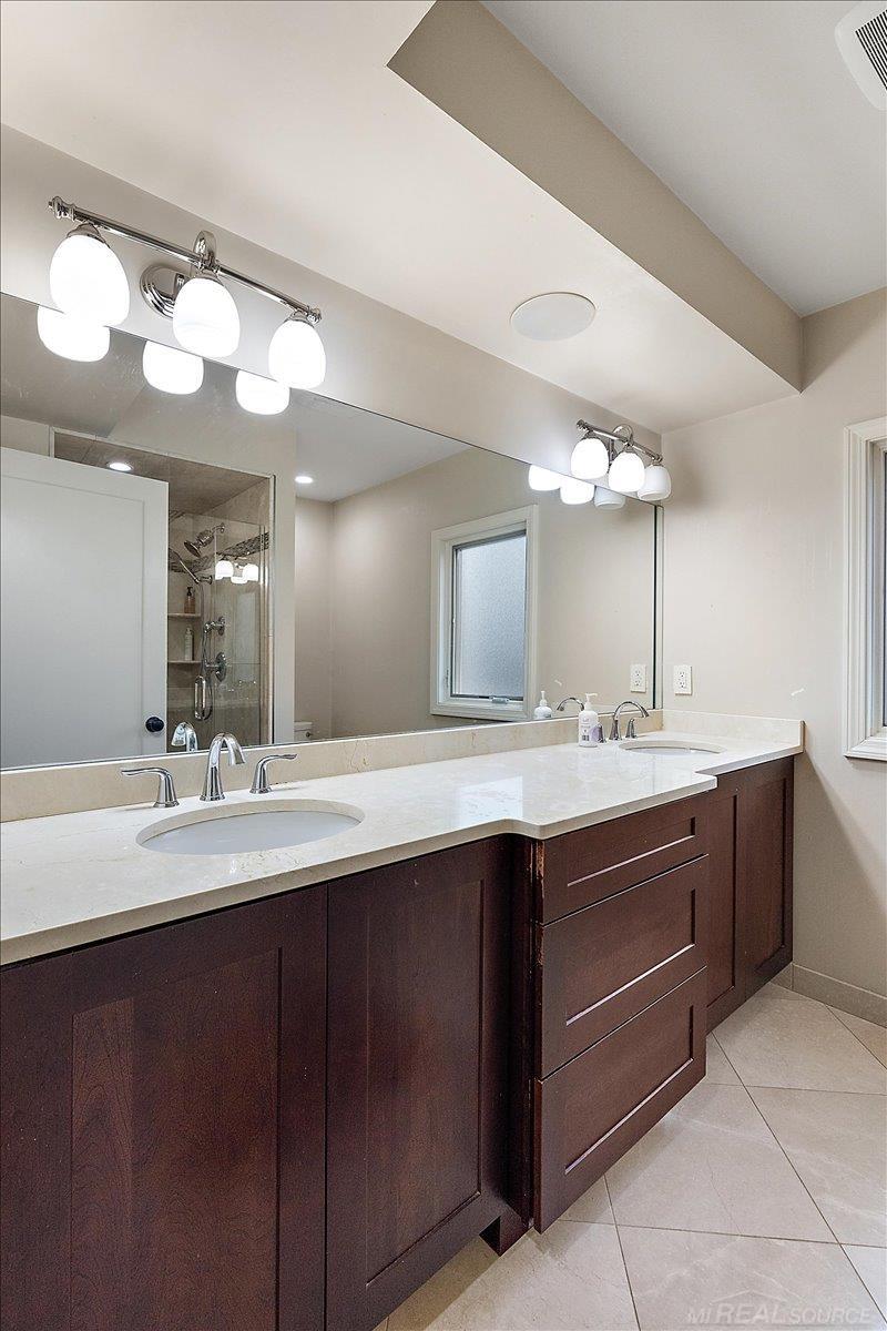 Grosse Pointe, MI, 48230