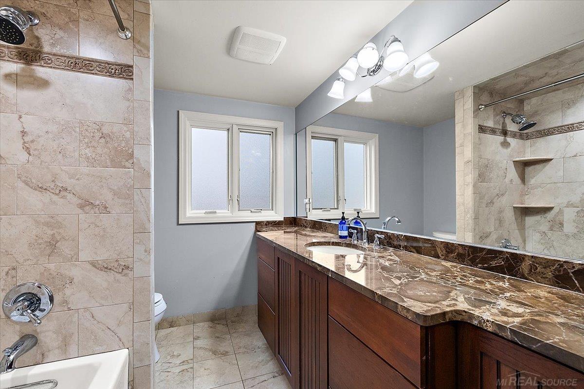 Grosse Pointe, MI, 48230