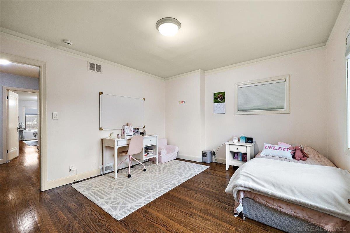 Grosse Pointe, MI, 48230