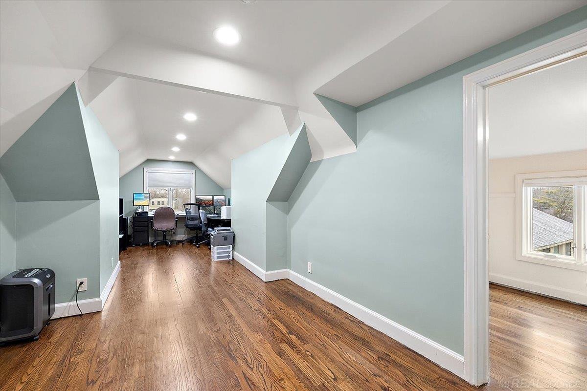 Grosse Pointe, MI, 48230