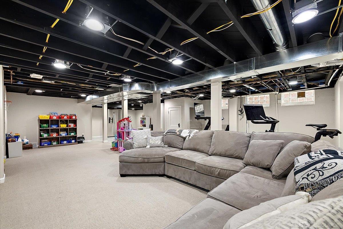 Grosse Pointe, MI, 48230