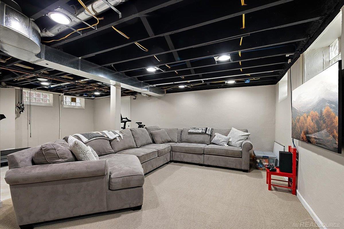 Grosse Pointe, MI, 48230