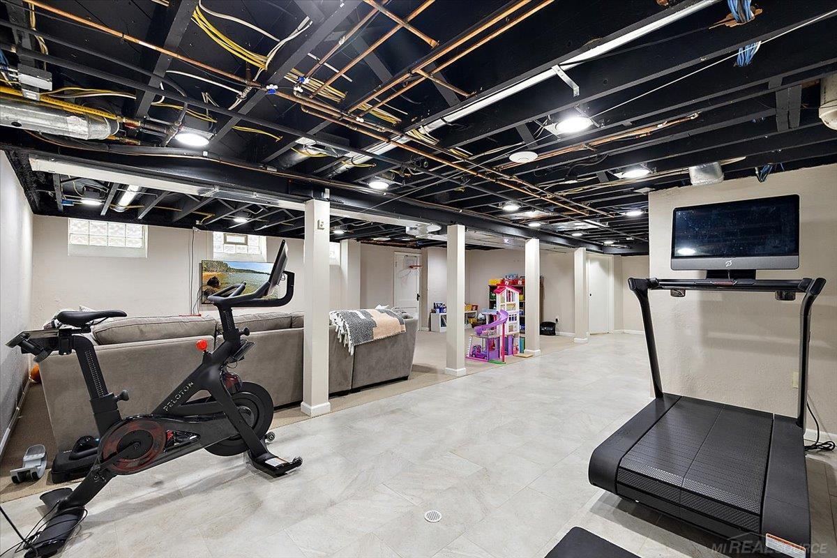 Grosse Pointe, MI, 48230