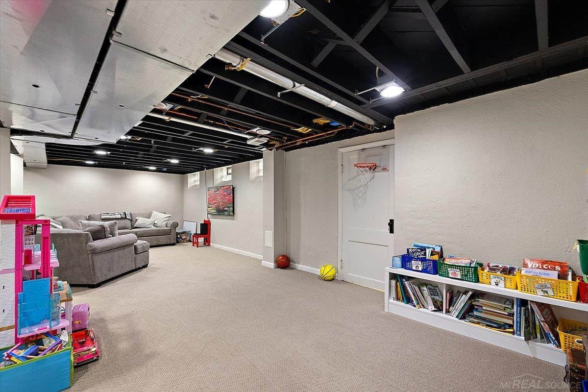 Grosse Pointe, MI, 48230