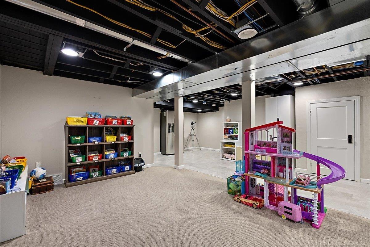 Grosse Pointe, MI, 48230