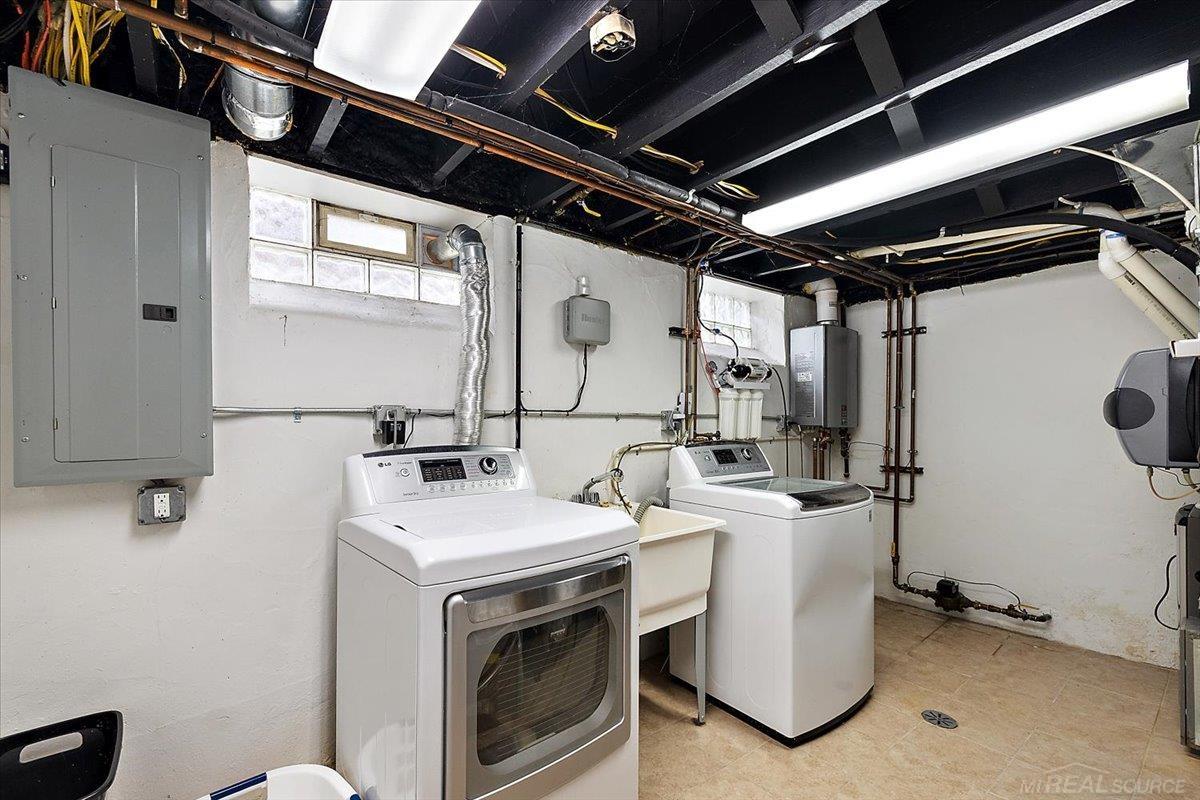 Grosse Pointe, MI, 48230