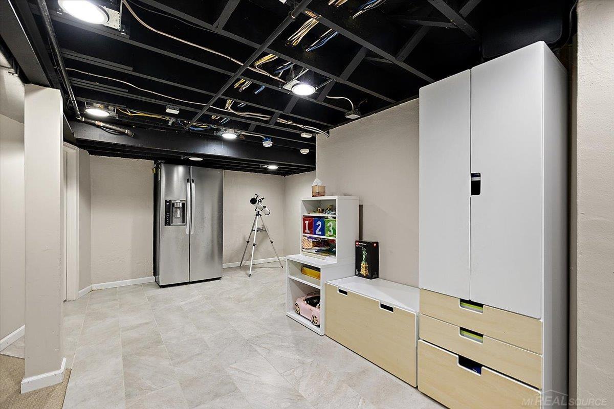 Grosse Pointe, MI, 48230