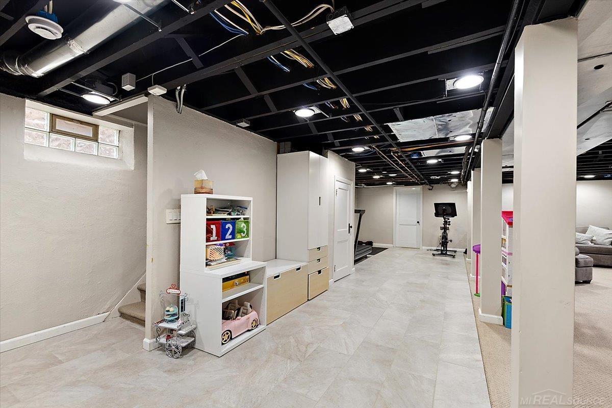 Grosse Pointe, MI, 48230