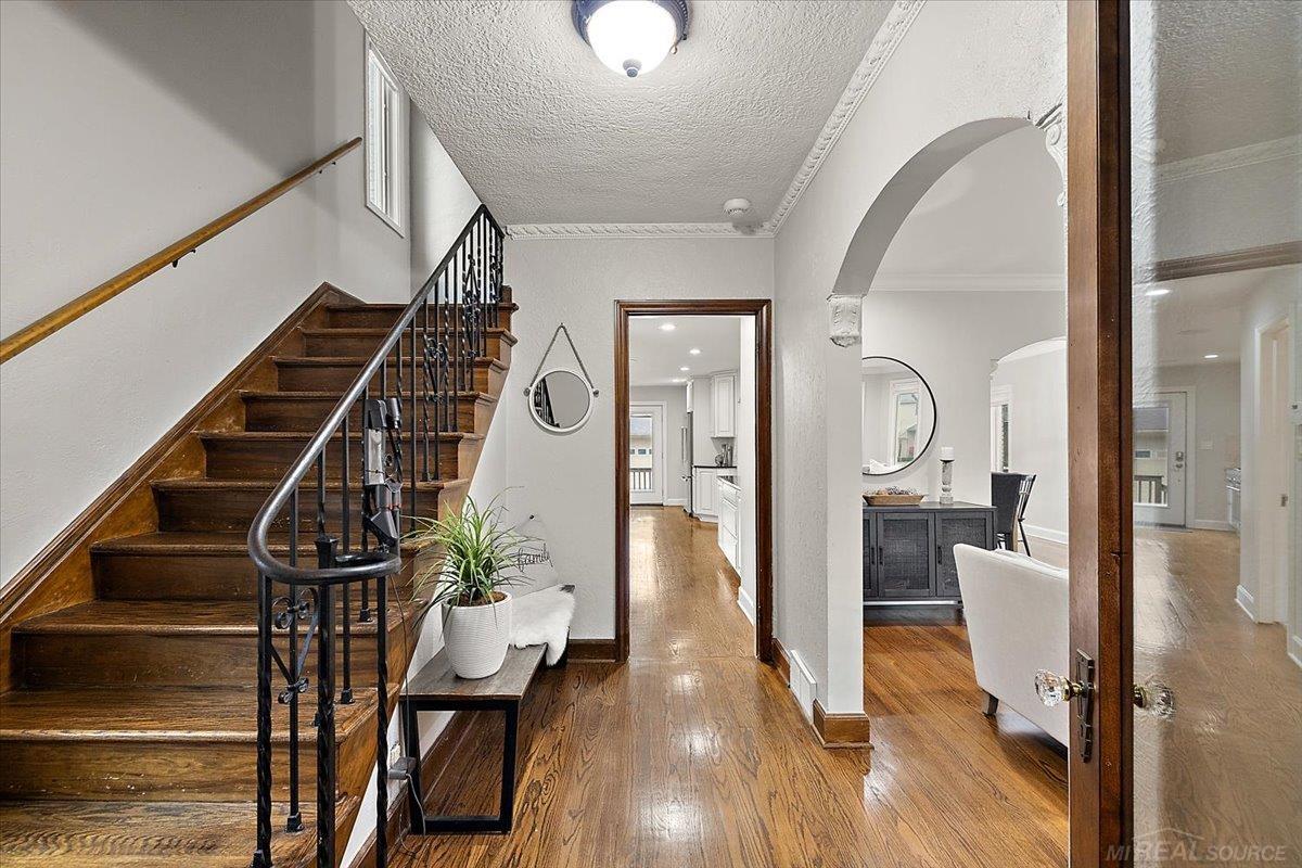 Grosse Pointe, MI, 48230