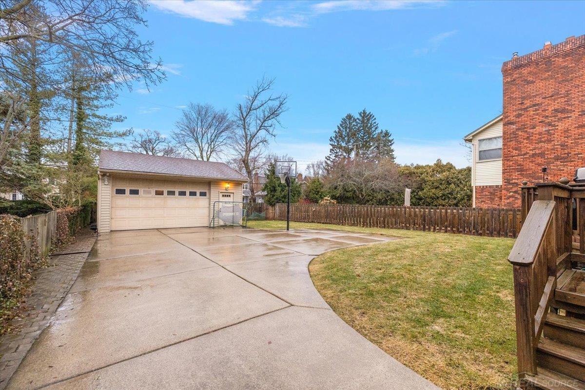 Grosse Pointe, MI, 48230