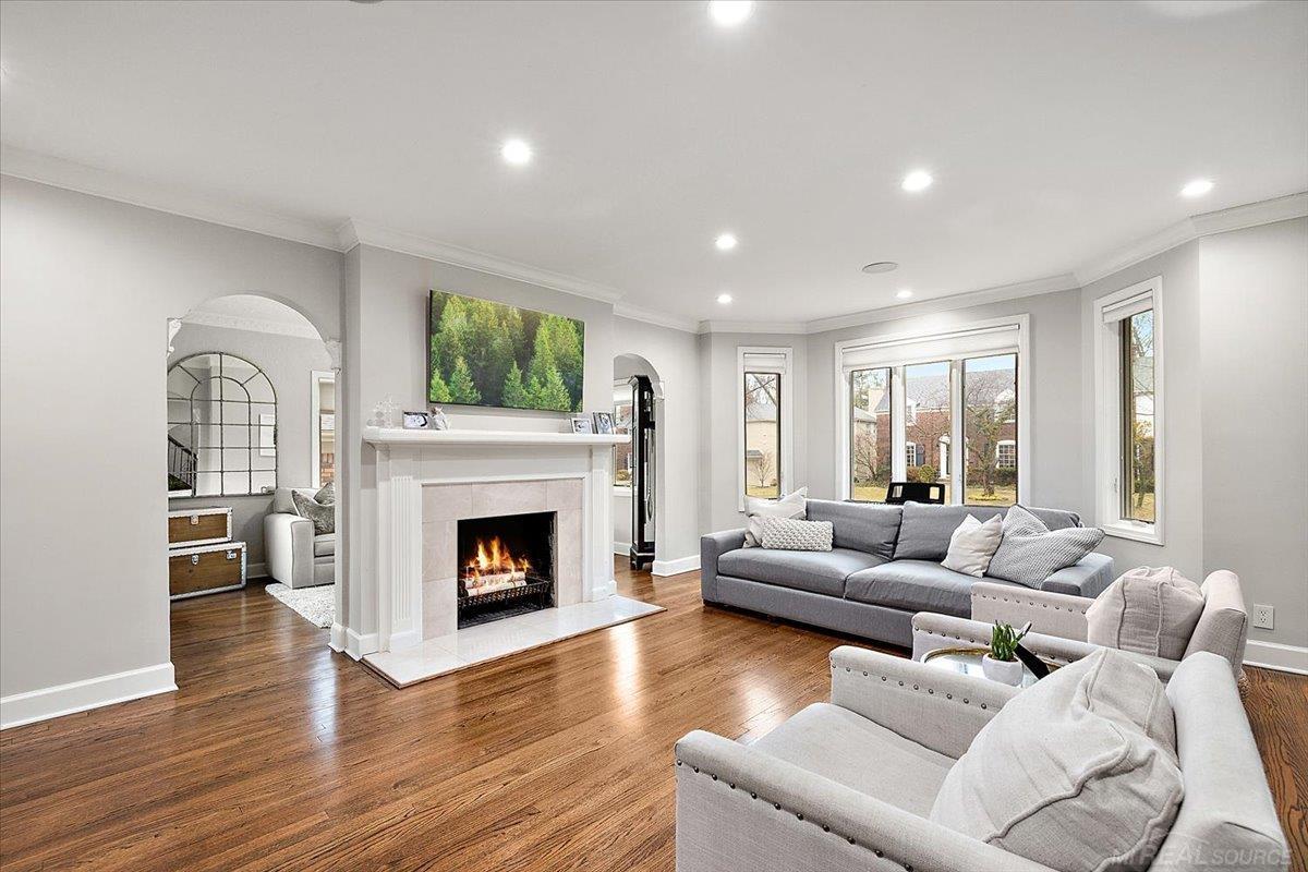 Grosse Pointe, MI, 48230