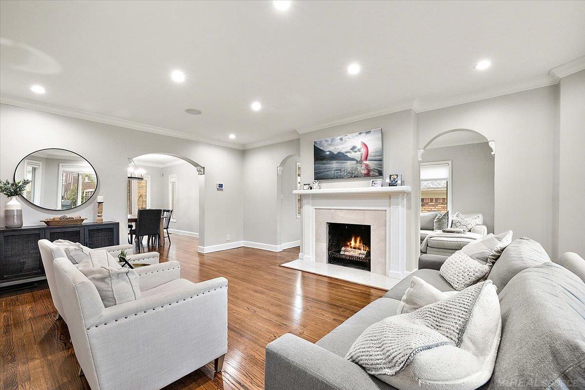 Grosse Pointe, MI, 48230