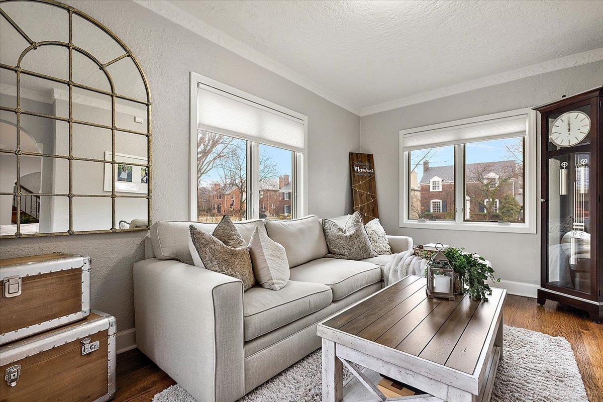 Grosse Pointe, MI, 48230