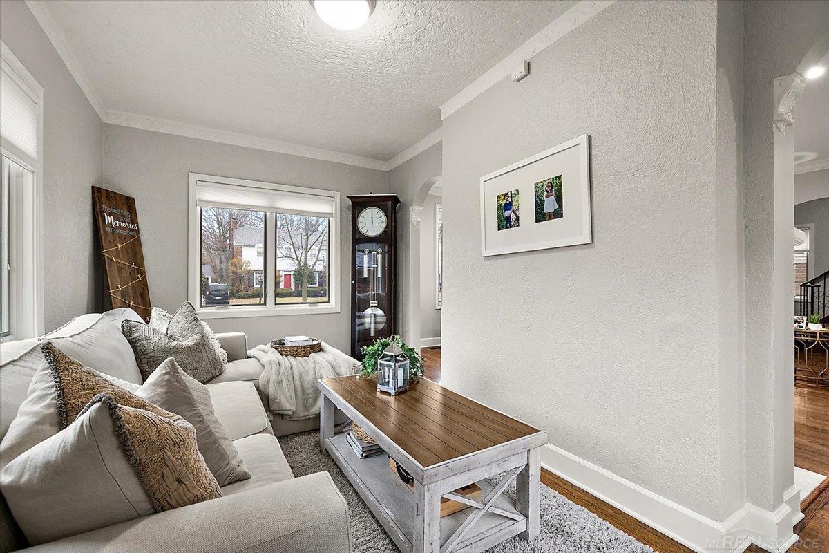 Grosse Pointe, MI, 48230