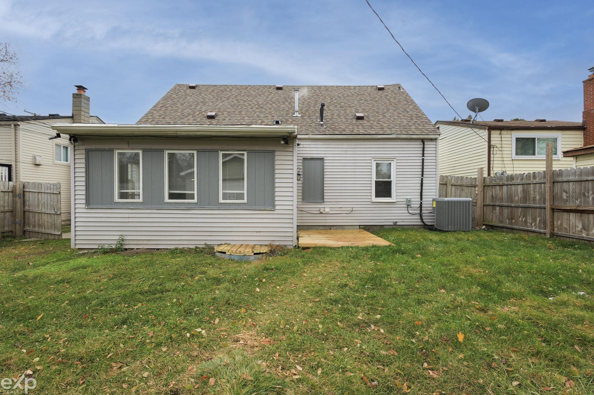 8065 Ogden Drive, Sterling Heights, MI, 48314