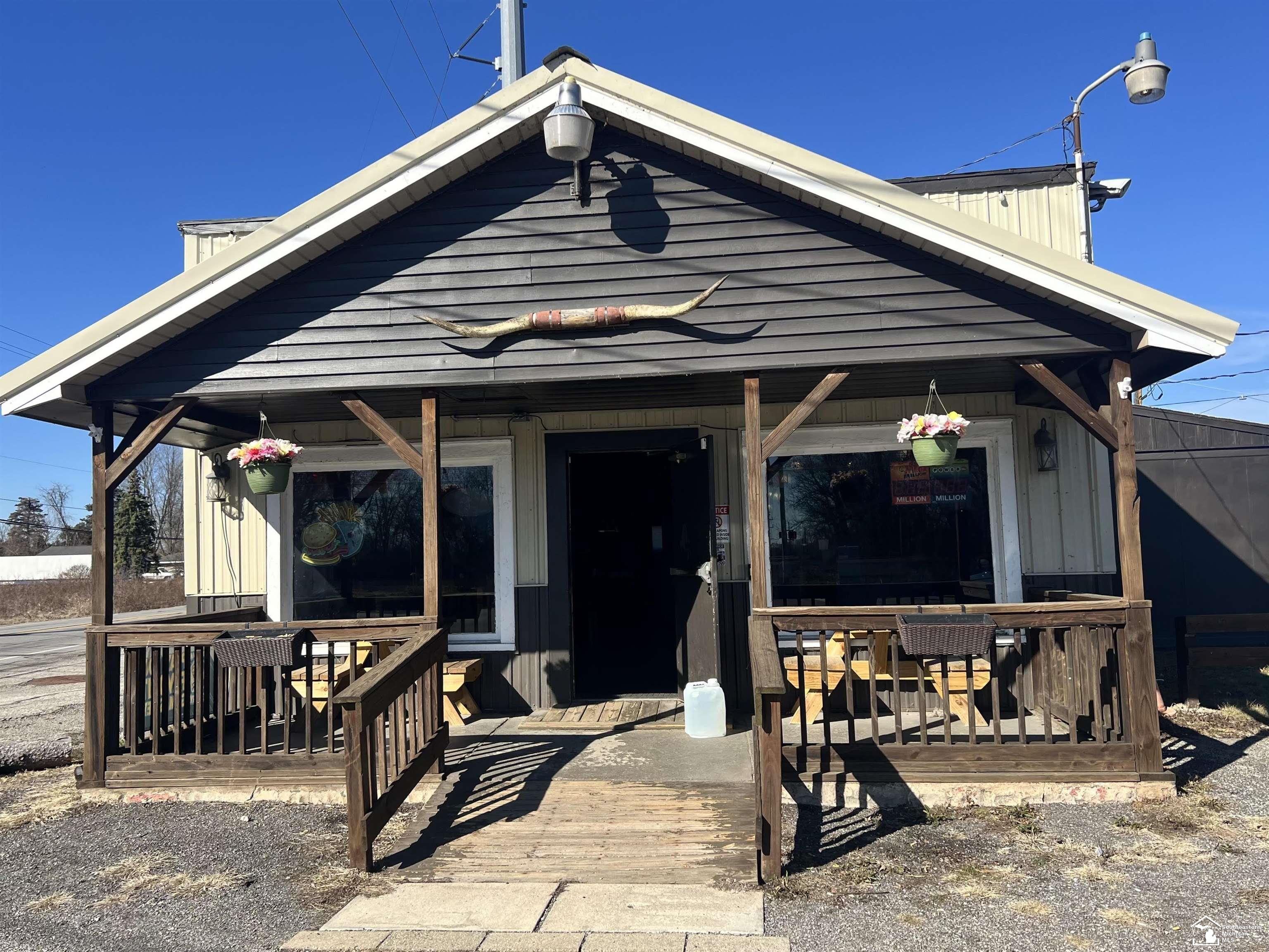 6006 Ann Arbor Road, Jackson, MI, 49201-8884