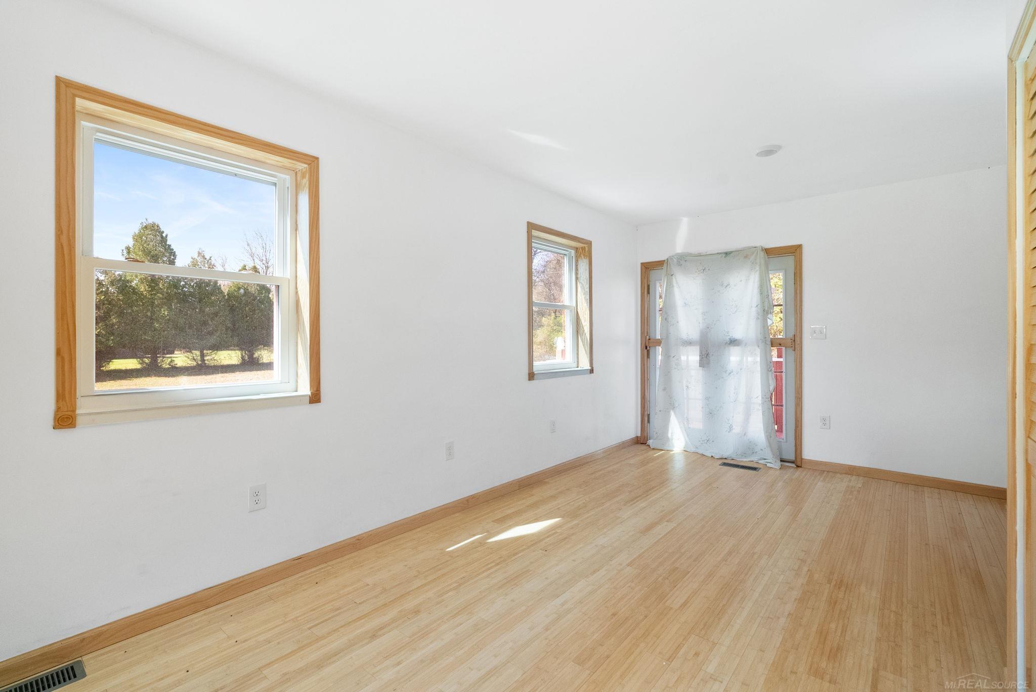 4358 Lakeshore Road photo 20