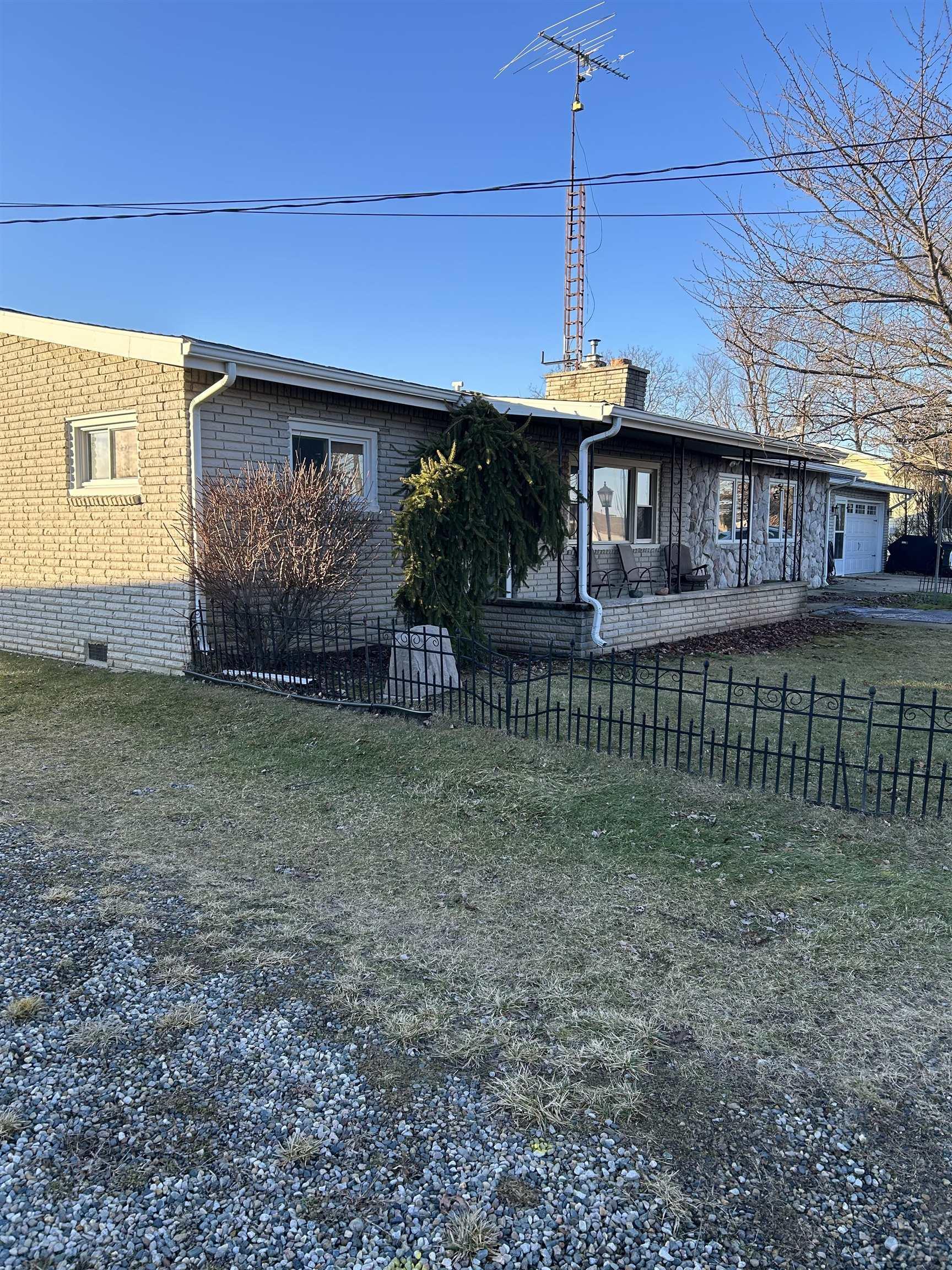 753 Vaniman Island Drive, Brooklyn, MI, 49230